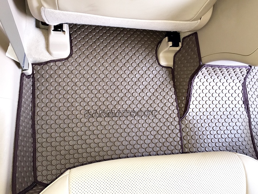 ผ้ายางปูพื้นรถยนต์TOYOTA CAMRY 2012-18 ลายกระดุม สีน้ำตาล เต็มคัน