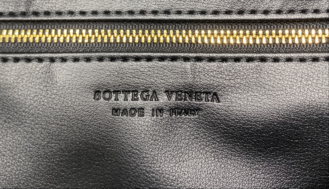 BOTTEGA Large Hop Shoulder Bag 48cm / BOTTEGA Hobo Bag กระเป๋าสะพายไหล่ใบใหญ่ จุของได้เยอะมาก ดีไซส์สานเป็นเอกลักษณ์สวยงาม