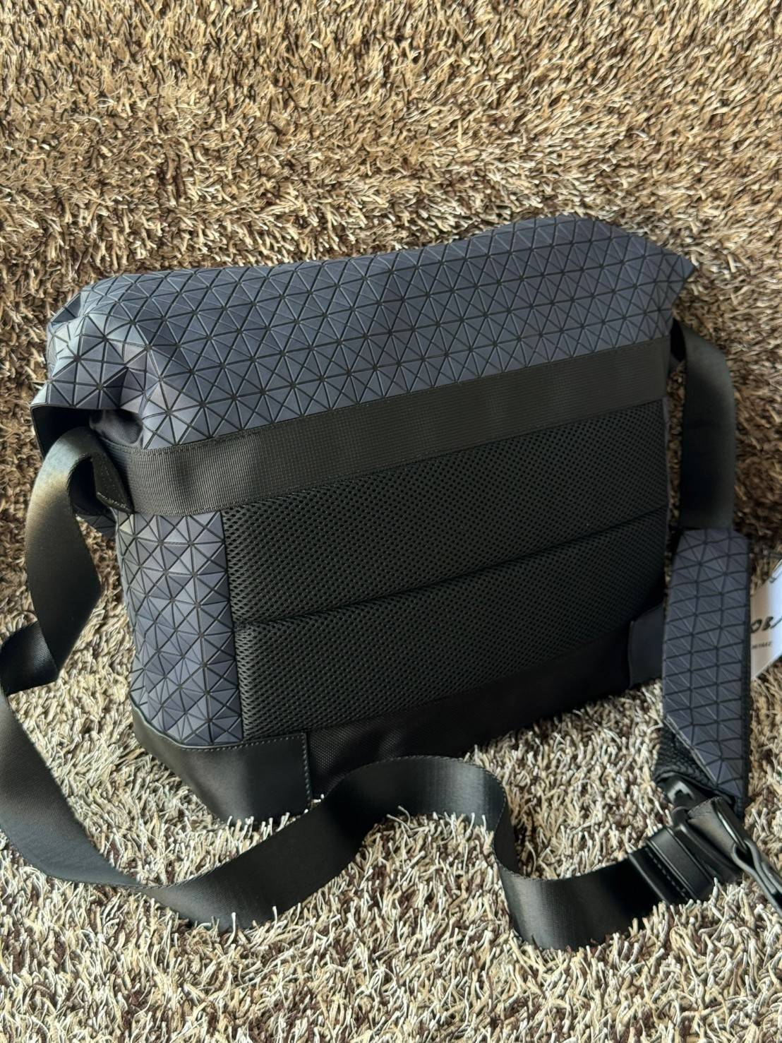 พร้อมส่ง 4 สี Baobao issey miyake Sling shoulder bag / Miyake geometric-panelled Laptop กระเป๋าสะพาย 🧡 เกรดออริจินอล 1:1 สลับแท้