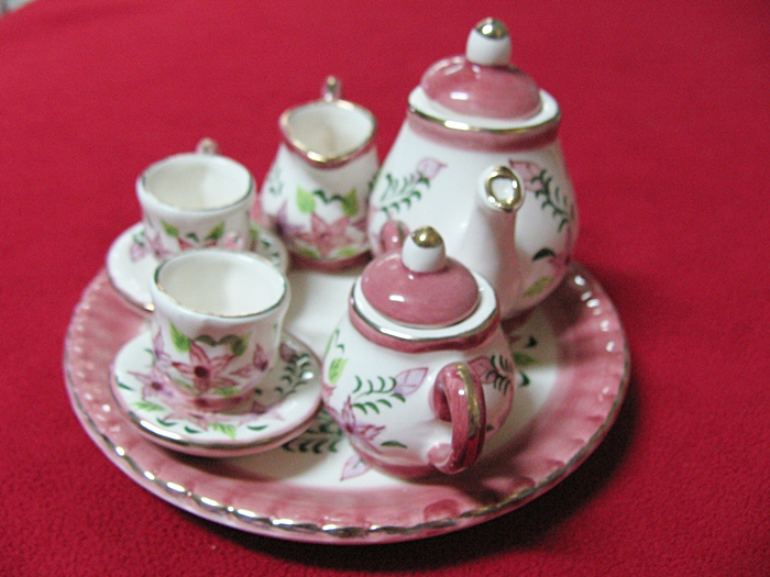 ชุดกาน้ำจิ๋ว ลายดอกบัวสีชมพูค่ะ