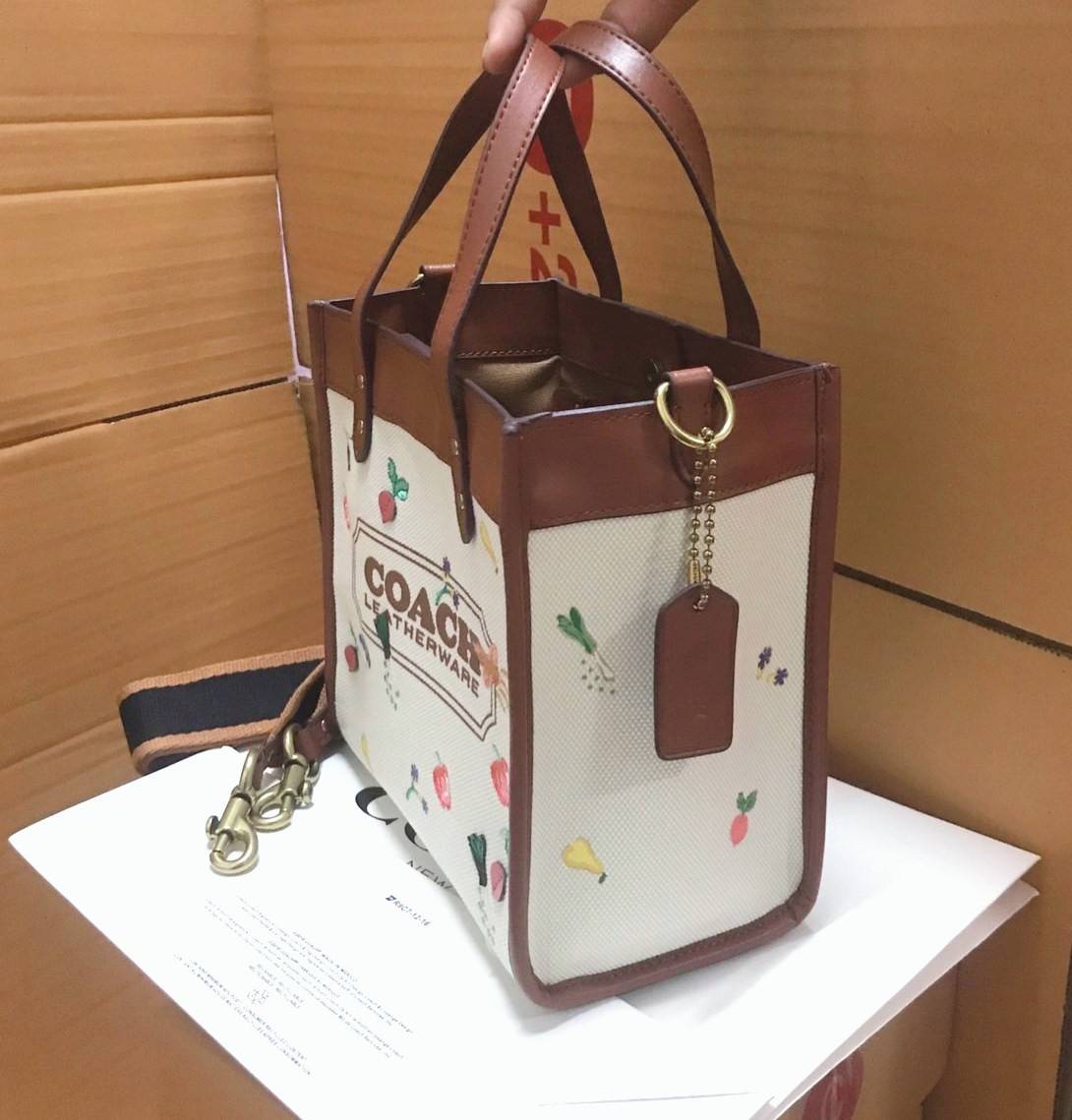 COACH FIELD TOTE 22 WITH GARDEN EMBROIDERY COACH BADGE