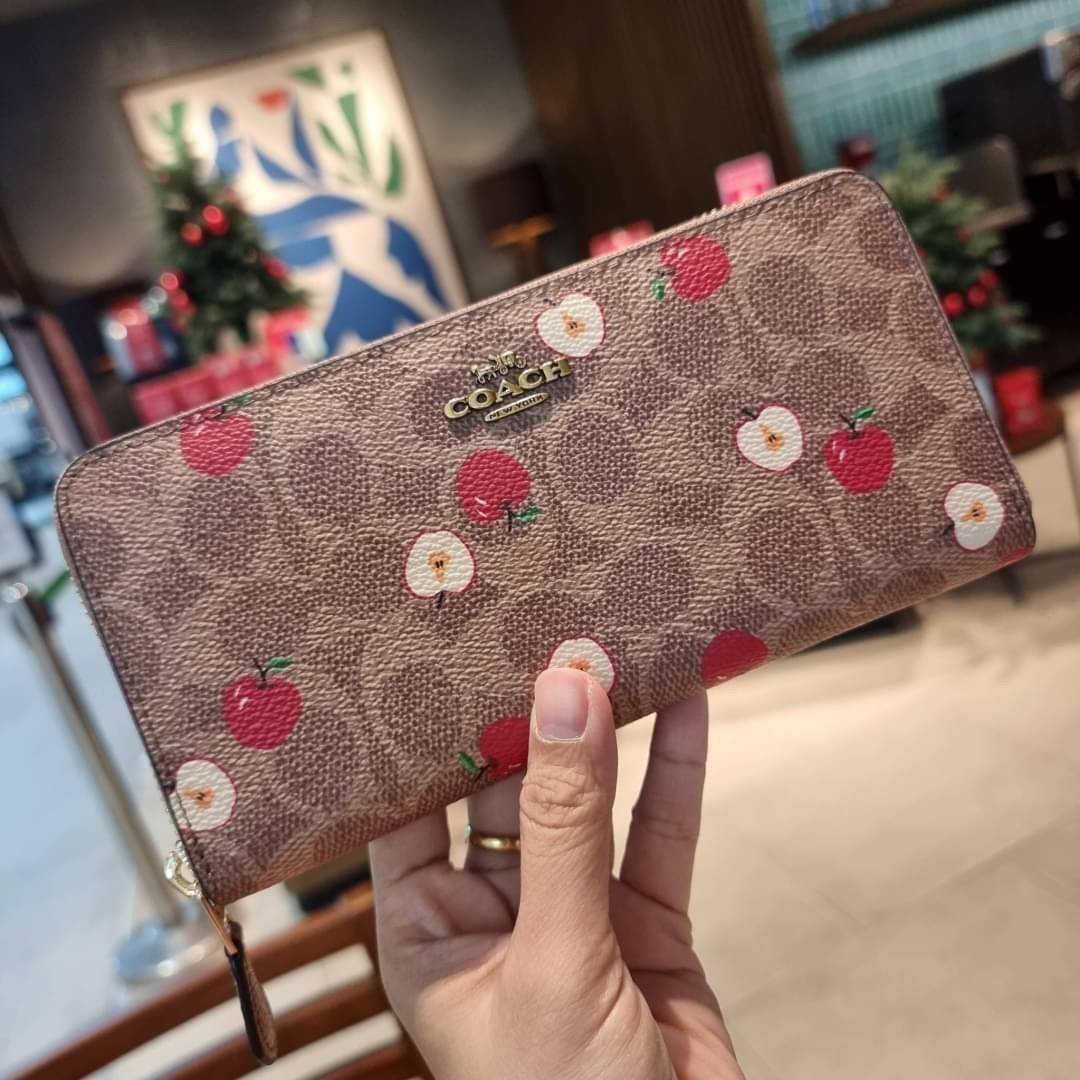 OUTLET 】COACH ACCORDION ZIP WALLET IN SIGNATURE CANVAS F86093 C3287 F98126 กระเป๋าสตางค์ใบยาว น่ารักน่าใช้