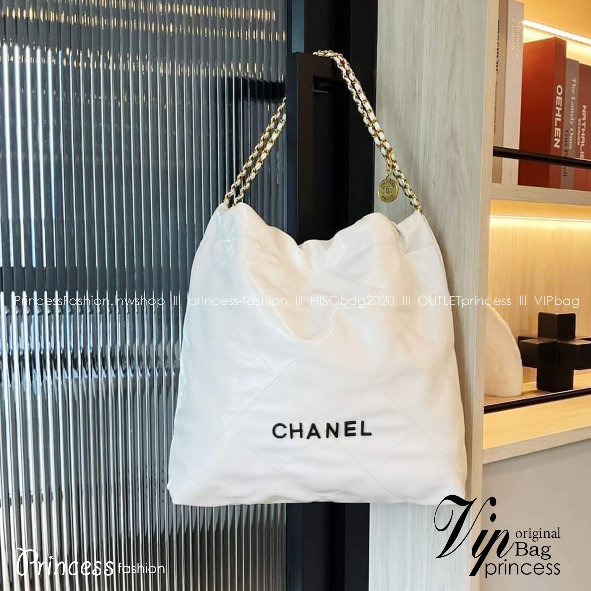 CHANEL 22 LEATHER HANDBAG พร้อมส่ง 2 สี ทรงยอดฮิตในปี 2023 กระเป๋าหิ้วหรือคล้องไหล่ได้ หนังอย่างดี หนังนิ่มมากๆ ยืดยุ่นได้ดีมีความทนทาน