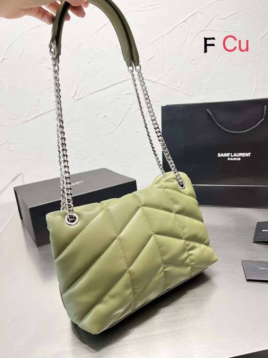 YSL PUFFER SMALL CHAIN BAG IN QUILTED มามุงค่าา ใครเล็งใบนี้มาแล้วน้า งานหนังสวยสมการรอคอย มาแบบครบเซ็ทพร้อมถุงผ้าและกล่อง นอกจากจะซื้อมาใช้เองแล้ว ก็เหมาะซื้อเป็นของขวัญให้คนรู้จักเช่นกันนะคะ