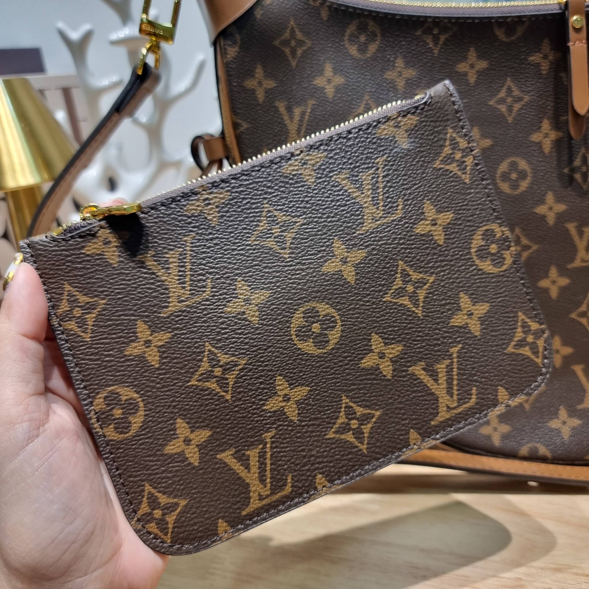 LV loop hobo bag / LV boulogne moon shoulder bag สุดยอดเดอะเบสท์ไอเท็ม กับขนาดใหม่ ใหญ่จุๆ กับกระเป๋าสะพายทรงบาแกตต์ สวยหรู