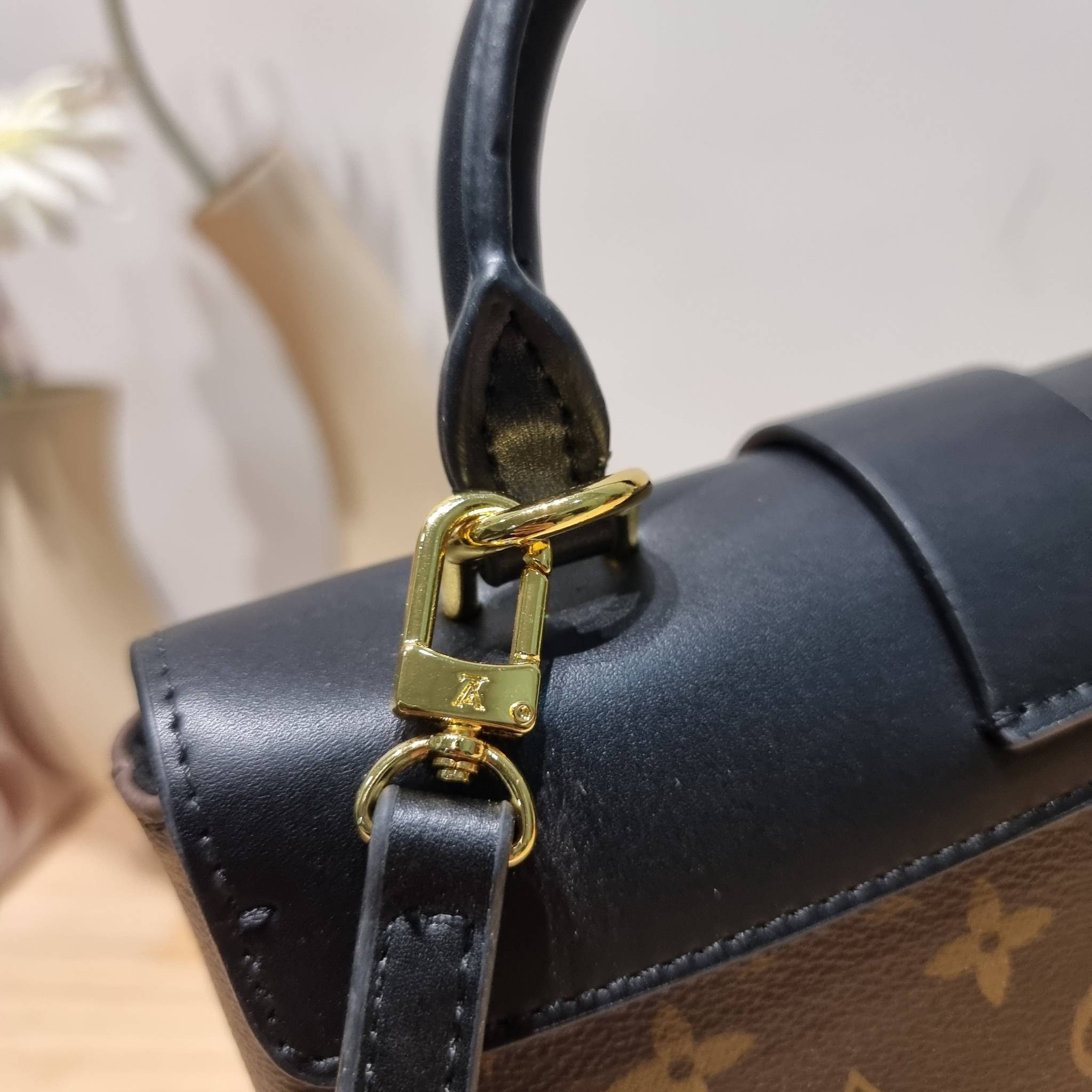 LV LOCKY BB MONOGRAM กระเป๋าสะพายข้าง ดีไซน์หรู ใหม่ล่าสุด สวยถึงบ้านได้ก่อนใคร มีใช้เลิศๆทันปีใหม่แน่นอน คุ้มที่สุด