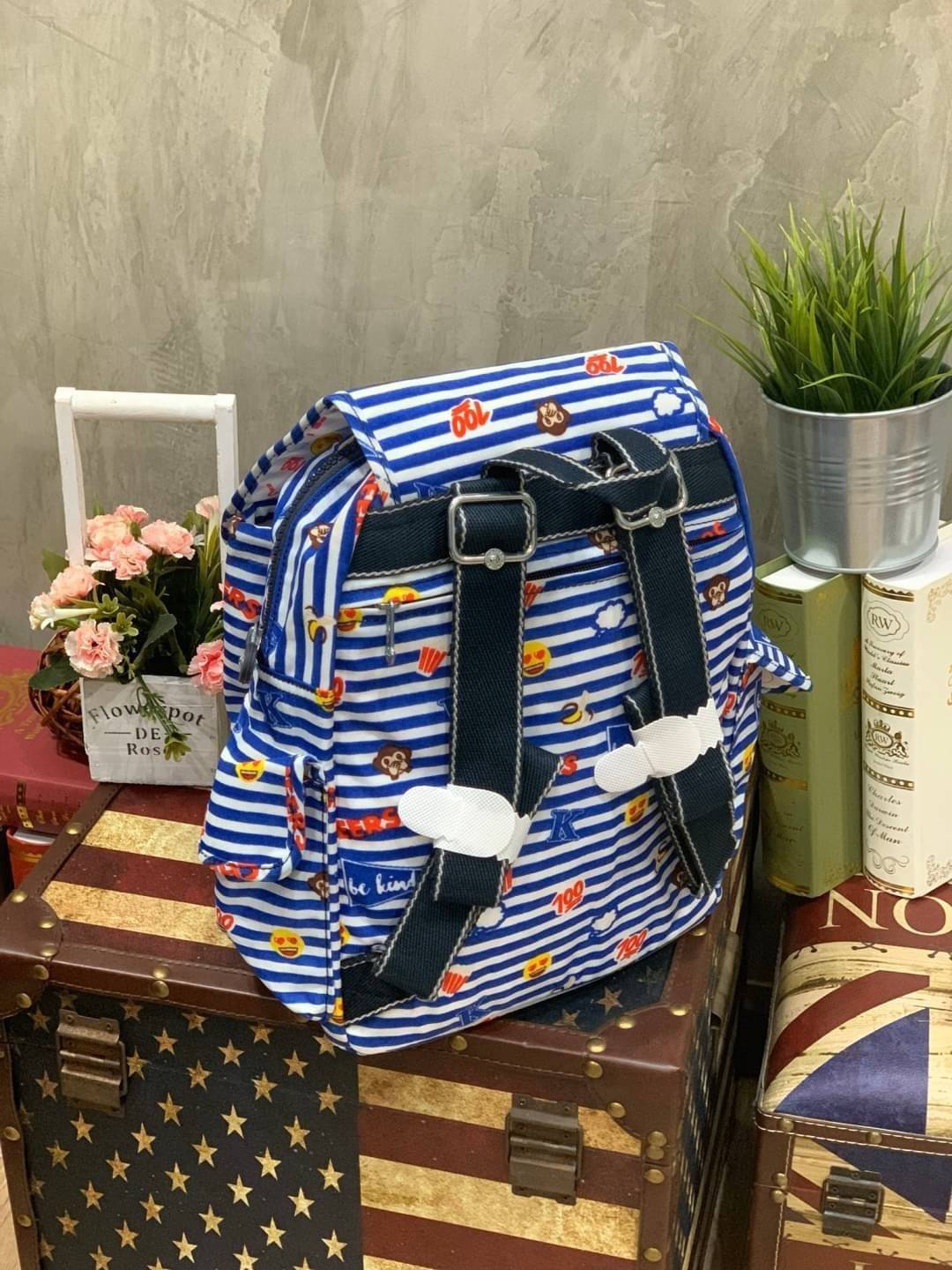 KIPLING CITY PACK S DAILY BACKPACKS กระเป๋าเป้ที่สะพายได้ทีฝุกวัน ขนาดกำลังดี มีช่องสะดวกใช้งานทั้งด้านหน้า ด้านหลัง รวมไปถึงด้านข้าง เปิดปิดด้วยตัวล็อค2ชั้นทั้งแบบซิปและกระดุมแม่เหล็ก ช่องใหญ่ใช้งานได้ถึง2ช่อง ดีเทลรุ่นนี้มาพร้อมกับซับในและพวงกุญแจเป็นอิ