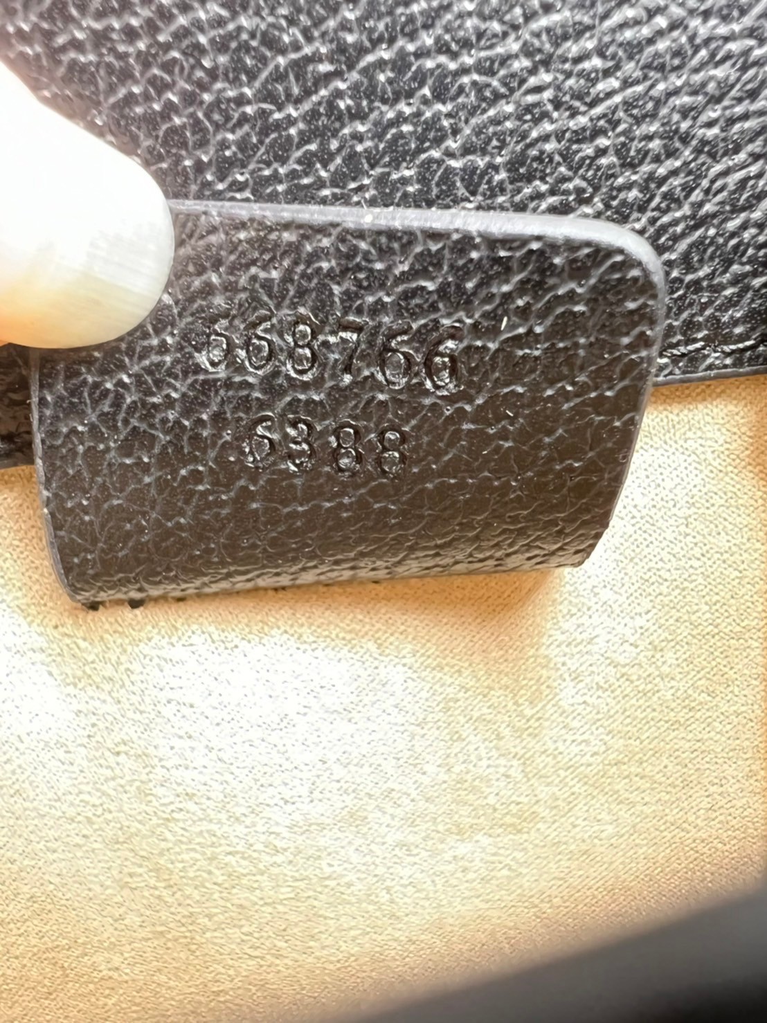 Gucci Horsebit 1955 mini bag / Gucci Phone Bag เกรดใช้งานสลับใบจริงได้ ออริจินอล รุ่นยอดฮิต ไซส์มินิ ที่ใครๆก็ต้องรู้จัก!! กับกระเป๋าขนาดมินิ ได้รับแรงบันดาลใจมาจากดีไซน์ดั้งเดิม ซึ่งแอคเซสเซอรี่นี้โดดเด่นด้วยรายละเอียดดั้งเดิมที่ทันสมัยโดยเน้นที่ฮอร์สบิต