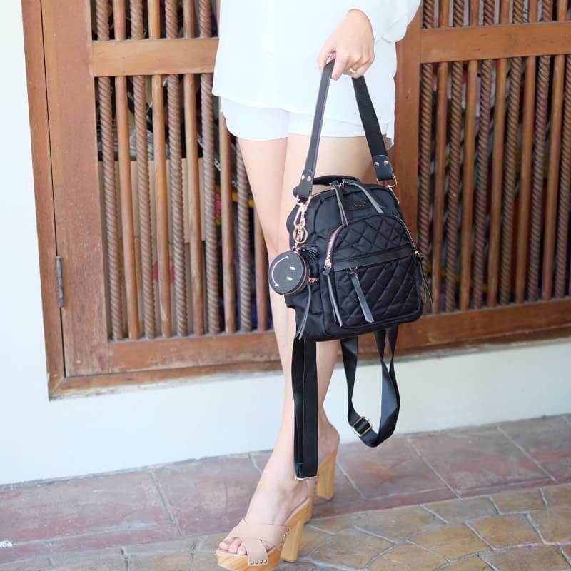 👍 กระเป๋าเป้!!! ทรงน่ารักมากๆๆๆ จากแบรนด์ KEEP รุ่น Rouget backpack ใบนี้ มีสายสั้นสำหรับสะพายไหล่ให้ด้วยคะ +พวงกุญแจ smile bag รุ่นพิเศษ