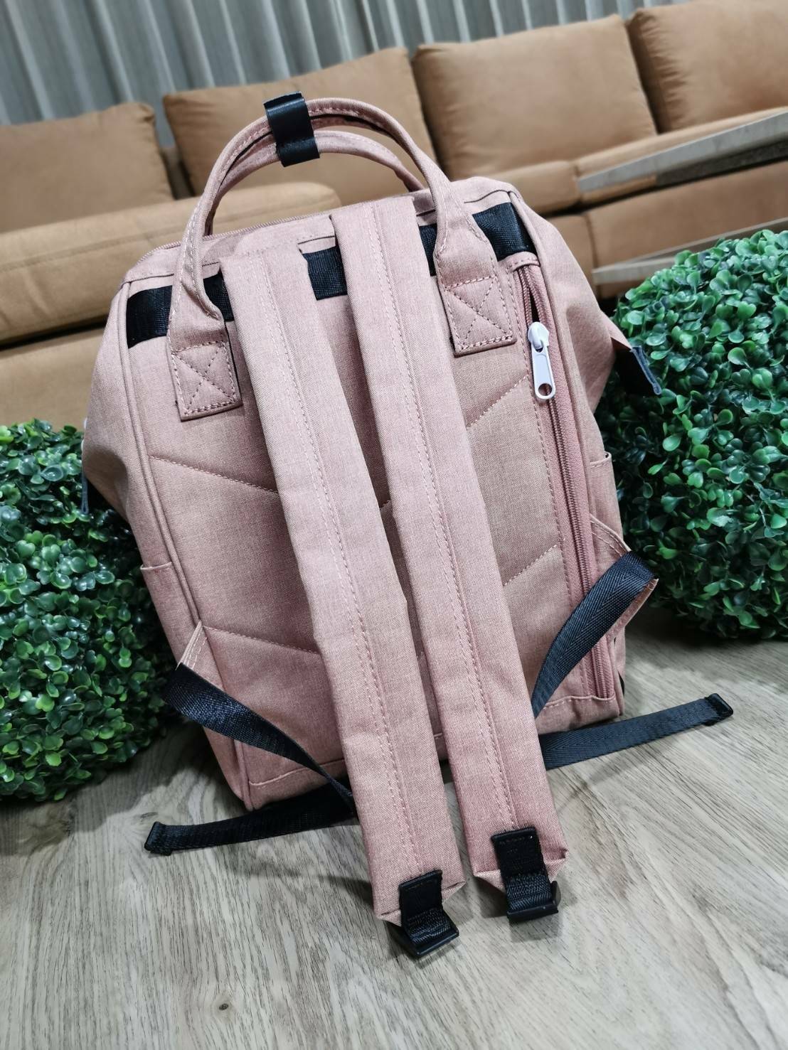 ส่งความน่ารัก! ANELLO x Disney Collection MINI DT-G006 กระเป๋าสะพายเป้ Limited คอลเลคชั่นดิสนีย์ขนาดมินิกำลังดี วัสดุ Polyester100% ด้านหน้ามีโลโก้และช่องซิป ด้านหน้าและด้านข้างพิมพ์ลายมิกกี้โดดเด่น มี Pocket ใส่ขวดน้ำซ้ายขวา ด้านหลังมีช่องซิปสะดวกใช้ภายใ