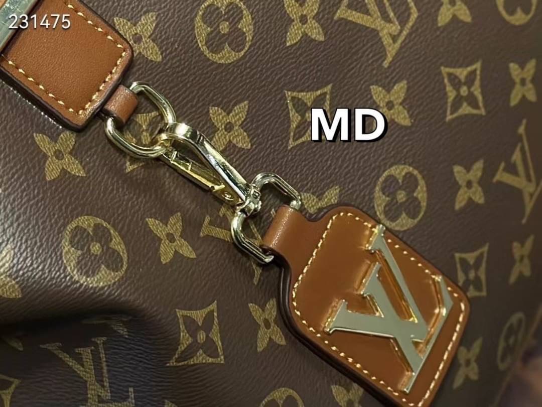 LV KEEPALL Monogram Canvas Bag 40cm กระเป๋าเดินทางสุดคลาสสิค ขนาดจุใจพิมพ์ลายโมโนแกรมแคนวาส ไอเท็มที่จะทำให้การเดินทางไม่ธรรมดาอีกต่อไป ด้วยดีเทลความเป็นเอกลักษณ์ เรียบแต่หรู