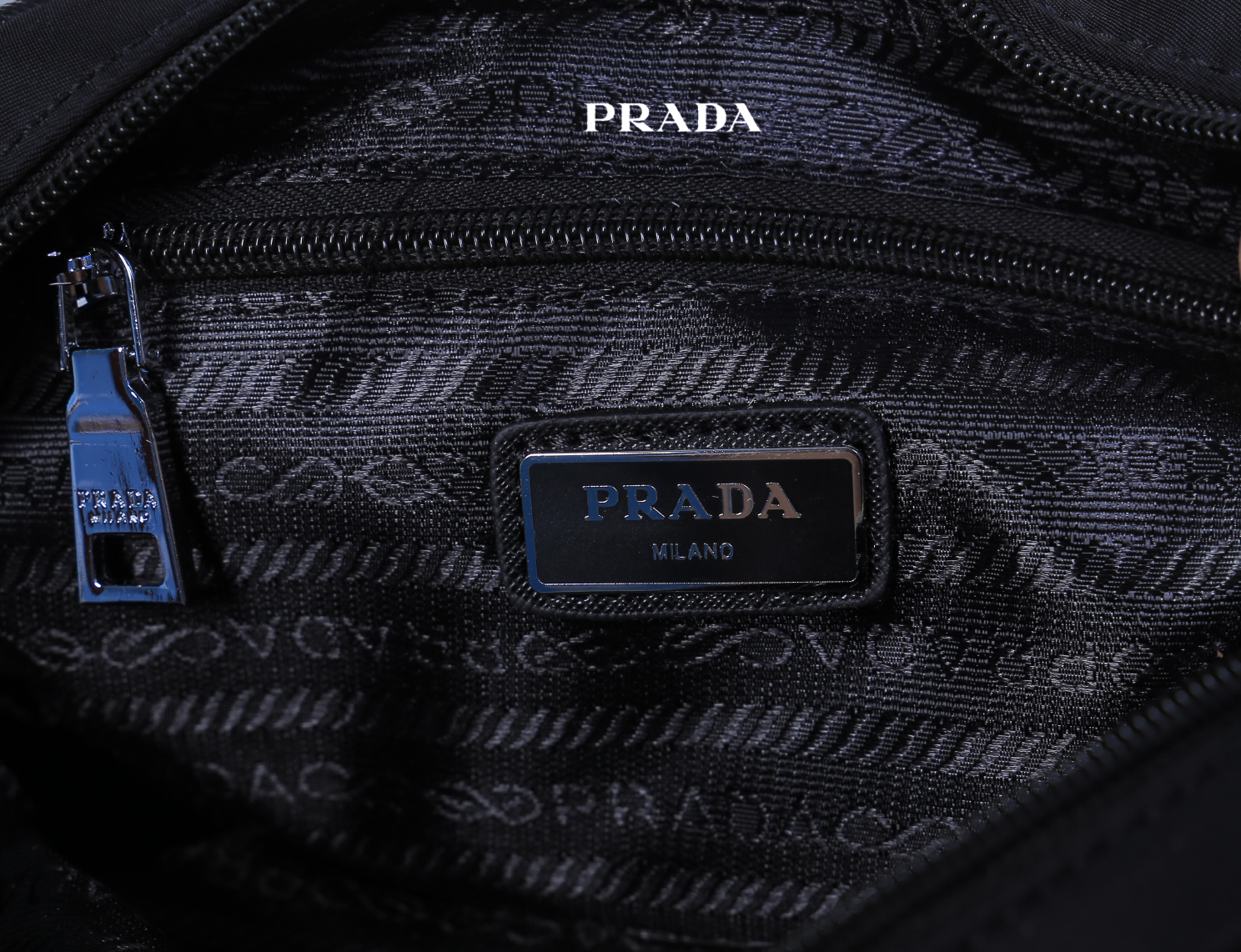 PRADA Nylon belt bag Black กระเป๋าคาดอก หรือสะพายไหล่ รุ่นนี้สายยาวคนตัวใหญ่คาดอกได้แน่นอนเลยค่ะ