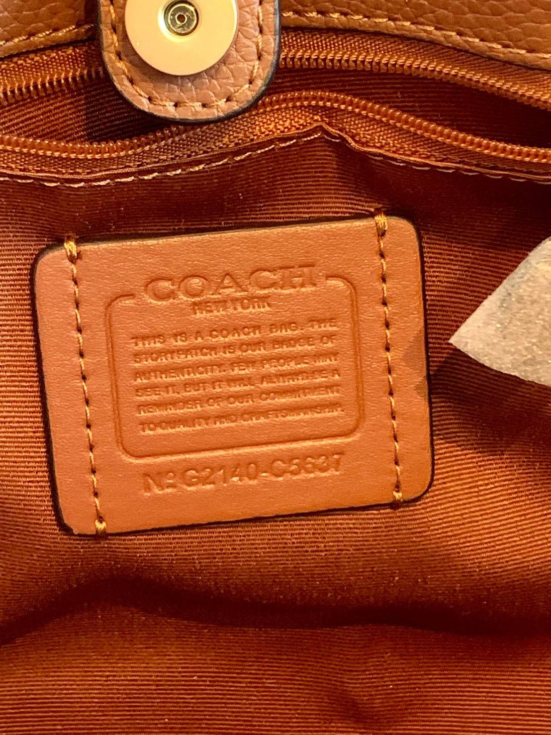 สวยๆอย่างนี้อดใจยังไงไหว!! Coach Dempsey Tote 21 In Signature Jacquard With Stripe And Coach Patch ((C5637)) ✈️พร้อมส่งความสวย! คุณภาพจัดเต็มเลยค่ะ กระเป๋าทรงTote ไซด์กลางๆ วัสดุ Jackquard+หนังแท้ ได้ลงตัวสวยงาม 🔺สีคอลเลคชั่นใหม่ล่าสุด! ด้า