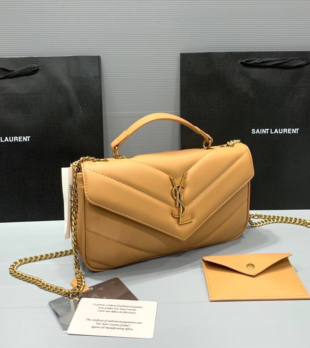 ORI | หนังแท้ 25cm YSL loulou small in matelassé กระเป๋าสะพายทรงสวยคลาสสิค มาพร้อมใบเล็กใส่การ์ด งานหนังแท้สมผัสนุ่มมือตะเข็บเย็บลายเชฟรอนสวยเป็นเอกลัษณ์