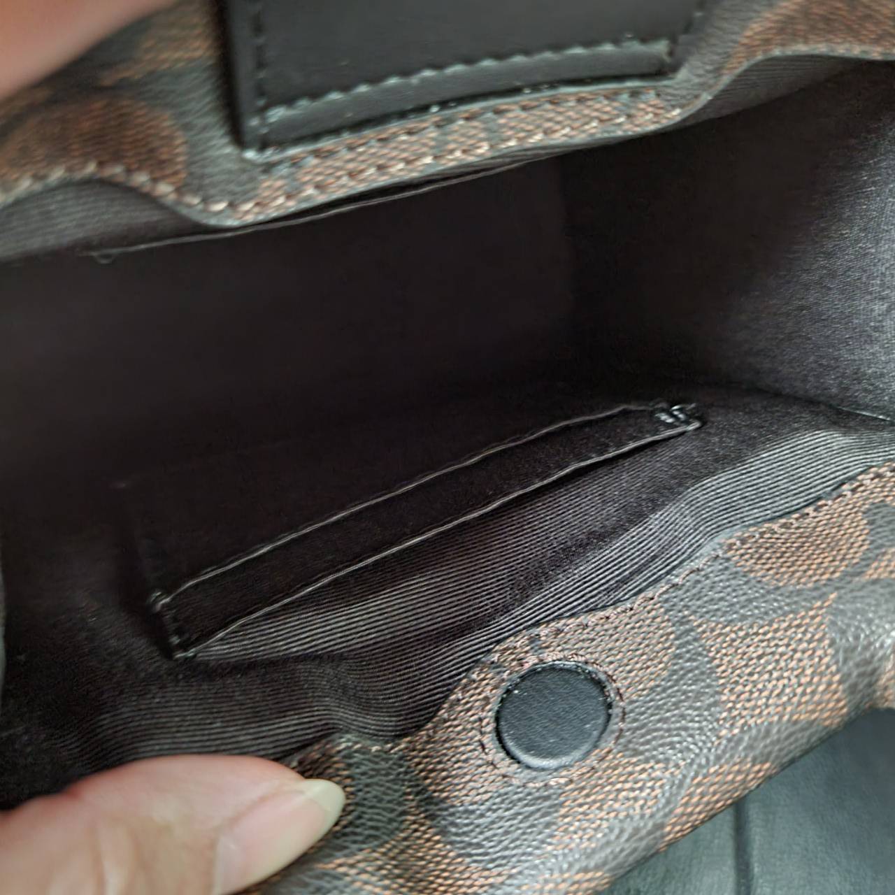 COACH MINI CALLY CROSSBODY IN SIGNATURE ((3599, 2184, 5693, 2134, 2183)) พร้อมส่งที่ไทยทันที! กระเป๋าสะพายครอสบอดี้ร์ กระเป๋าครอสบอดี้โท้ทมินิไซส์ รุ่นใหม่สุดฮอต!! ใบจริงคือน่ารักม้ากกกก!! สวยอยู่ทรง น่ารักน่าใช้ ทรงTote ปากกระเป๋าเปิดปิดแบบแม่เหล็ก ภายใน