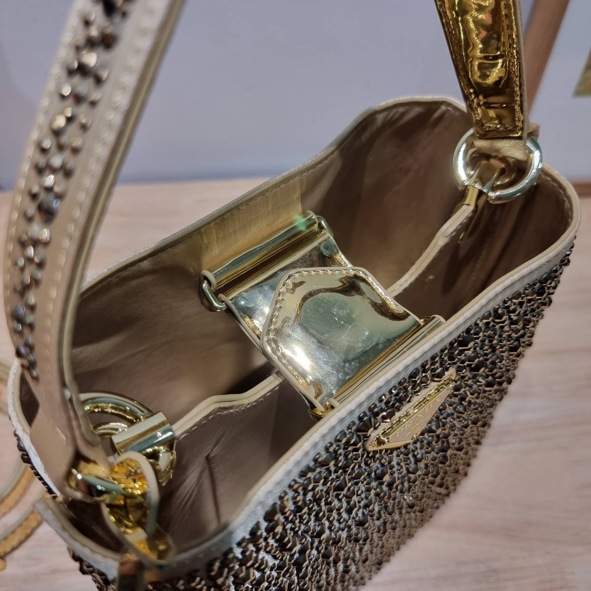 PRADA SMALL PANIER CRYSTAL EMBELLISHED TOTE BAG กระเป๋าสะพายทรงโท้ท ไซส์กำลังสวย หรูหรา โดดเด่น ถือออกงานก็ดูระยิบระยับเล่นแสง ทำให้ดูดีมีราคา