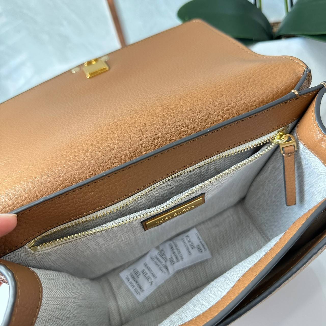 Tory Burch Britten Small Convertible Shoulder Bag คอลเลคชั่นใหม่สุดเรียบหรู