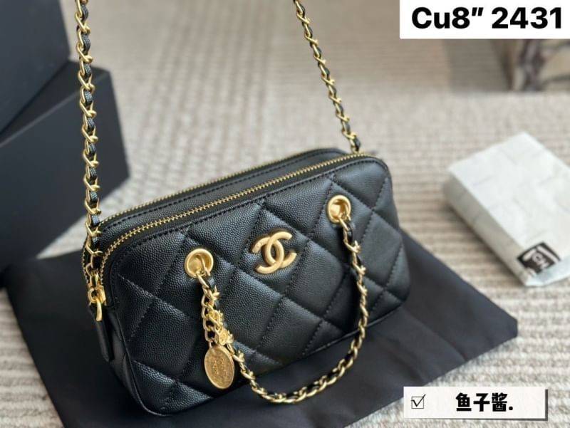 CHANEL Mini Bag On Chain กระเป๋าถือหรือสะพายได้ มีสายในตัว โซ่สลับหนังสีทองสวยงาม หนังคาเวียร์ รุ่น 2 ซิป สะดวกใช้งาน น่ารักน่าใช้ สวยก่อนใครได้เลย รับรองไม่ผิดหวังจ้า
