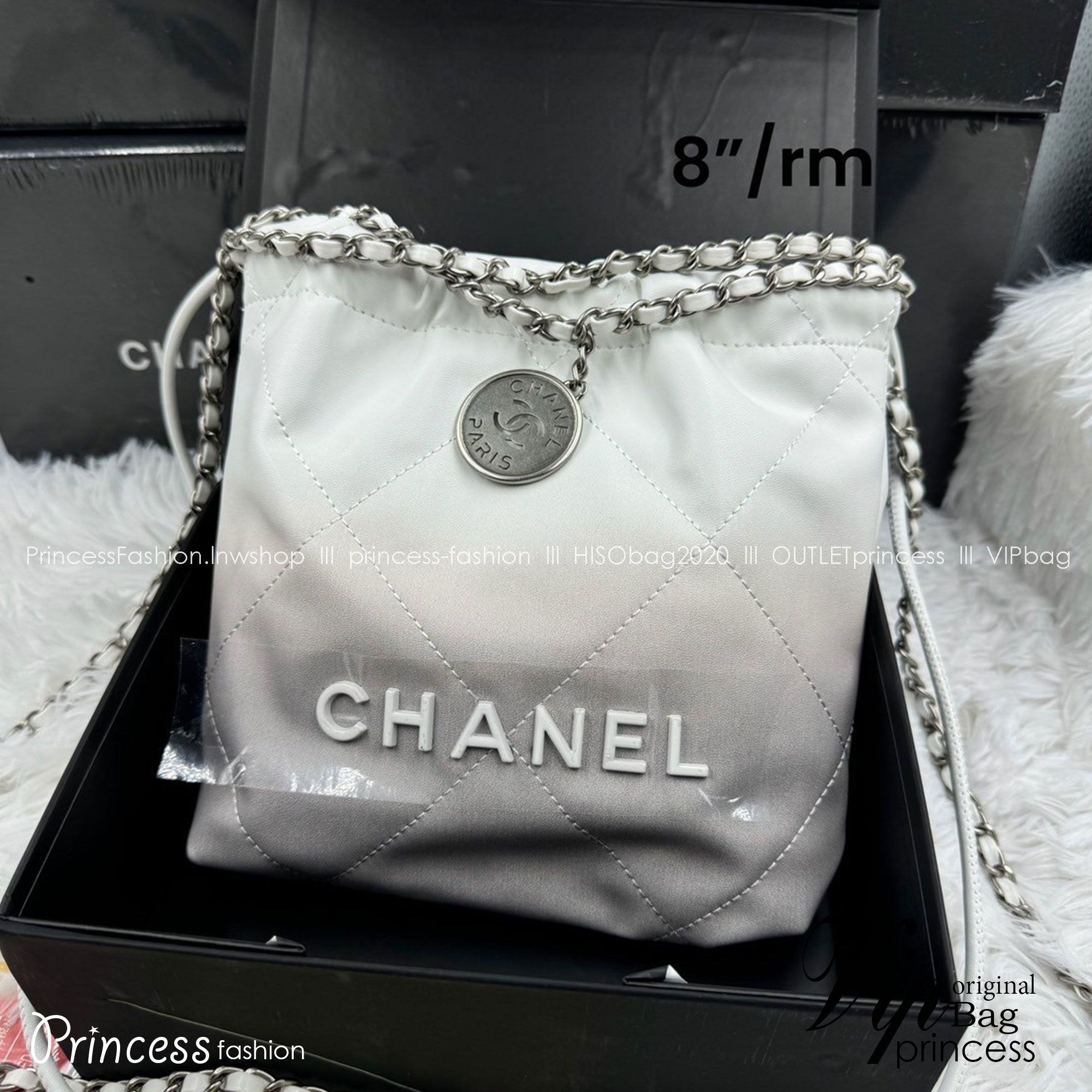 CHANEL 22 Mini Handbag Patent Gradient & Lacquered Metal White / SS22 Logo CC shopping tote กระเป๋าทรงโท้ทไล่สี รุ่นใหม่ มีเสน่ห์ดูดี ดูแพงที่สุด เกรดไฮเอน 1:1