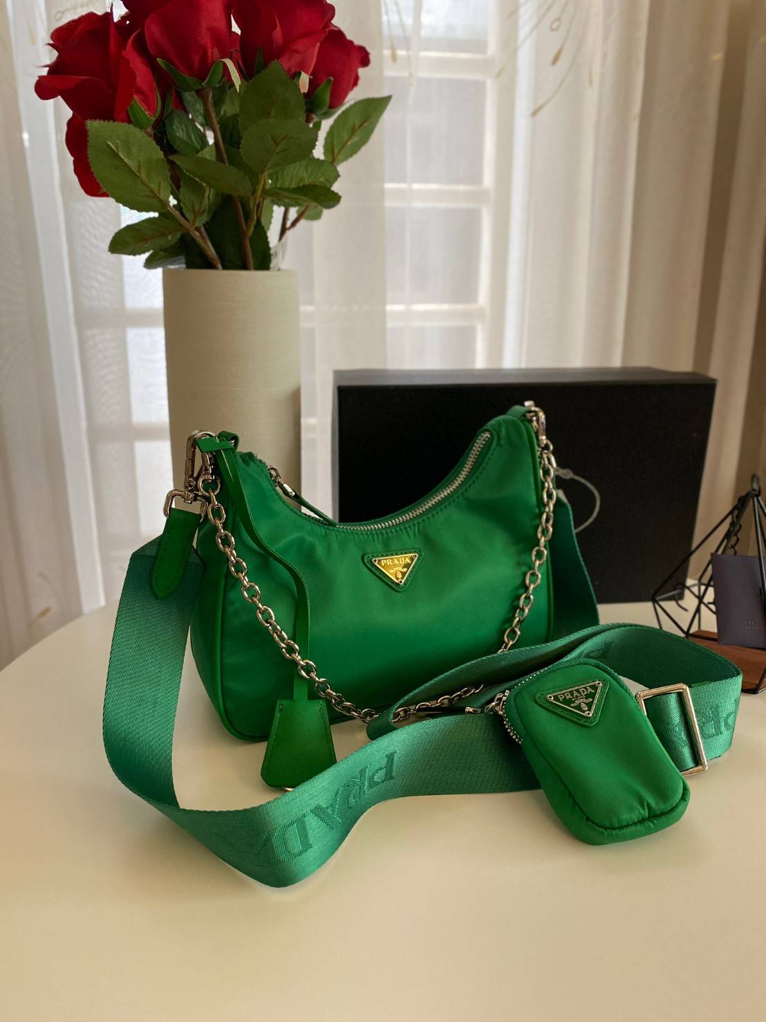 พรีเมี่ยมกิ๊ฟแท้ 100% 】PRADA Re-Edition 2005 nylon shoulder bag [green]