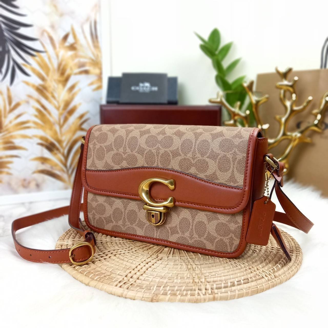 OUTLET 】COACH STUDIO SHOULDER BAG IN SIGNATURE CANVAS (COACH C6639) โอ้โห!! ตลึงเลย สวยฟาดมากๆเทอ!! 🌺ห้ามพลาดนะยูวว🤩รุ่นคลาสสิค เรียบหรู ดูแพงสุดๆ //พร้อมส่งก่อนใคร ยังไม่มีในช็อปไทยนะยูวว😘//กระเป๋าสะพาย คลอสบอดี ดีไซน์เฉียบ สายปรั
