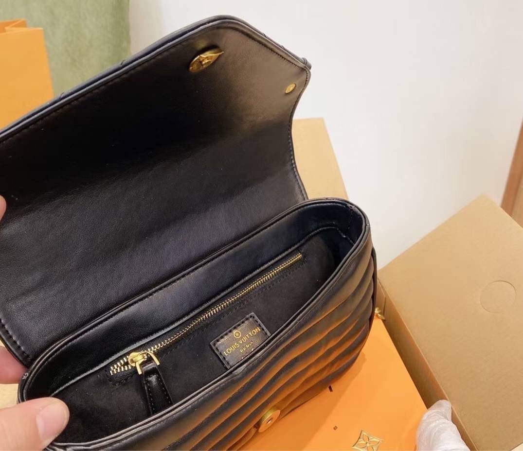 หนังแท้ LOUIS VUITTON New Wave black quilted leather bag พร้อมส่งที่ไทย ภาพสินค้าถ่ายจากงานขายจริง ใช้งานต่างประเทศได้