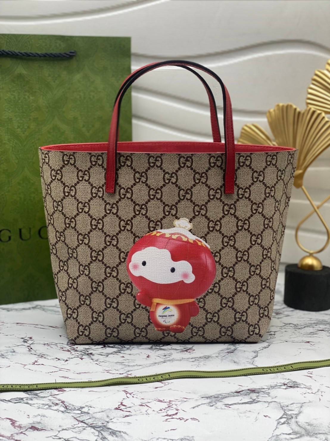 VIP 】Animal-Friendly Gucci Kid GG Supreme Tote Bag งานหนังแท้ทรงตั้งสวย ขนาดกะทัดรัด จุของได้เยอะ ใช้ได้ทั้งเด็กและผู้ใหญ่ น่ารักมากค่ะ **ขายดีตลอดกาล**