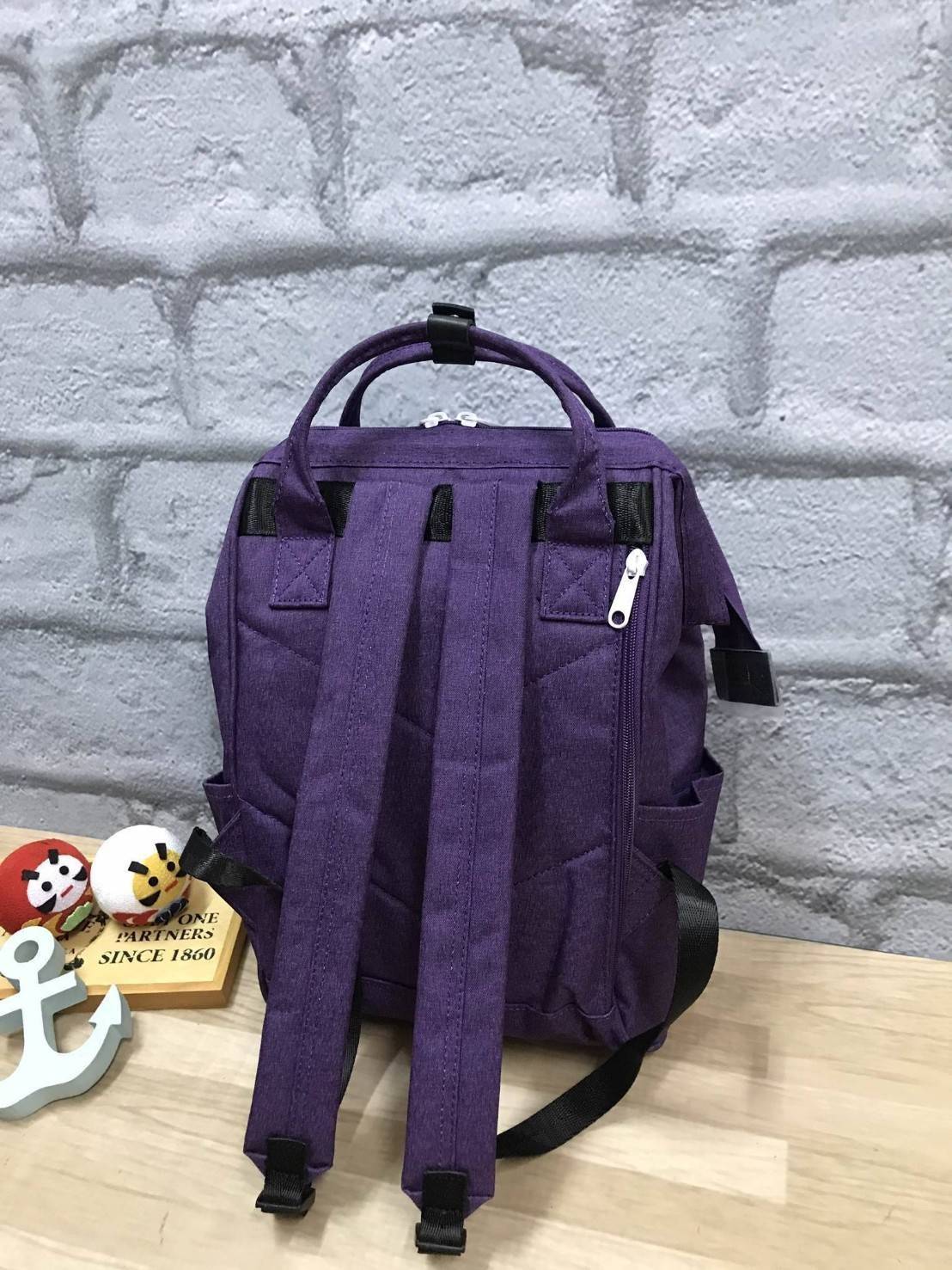 Anello Mottled Polyester Mini Backpack เป้แบรนด์ดังแห่งปี วัสดุ poleyester canvas เนื้อผ้าเรียบหรู และทันสมัย ดีเทลคล้ายรุ่น original ต่างตรงที่ด้านหน้าเป็นงานปักโลโก้สวยงาม และหัวซิป สกรีนโลโก้แบรนด์สีสันเข้ากับตัวกระเป๋า รุ่นชน shop มีหลากสีให้เลือกสรรค