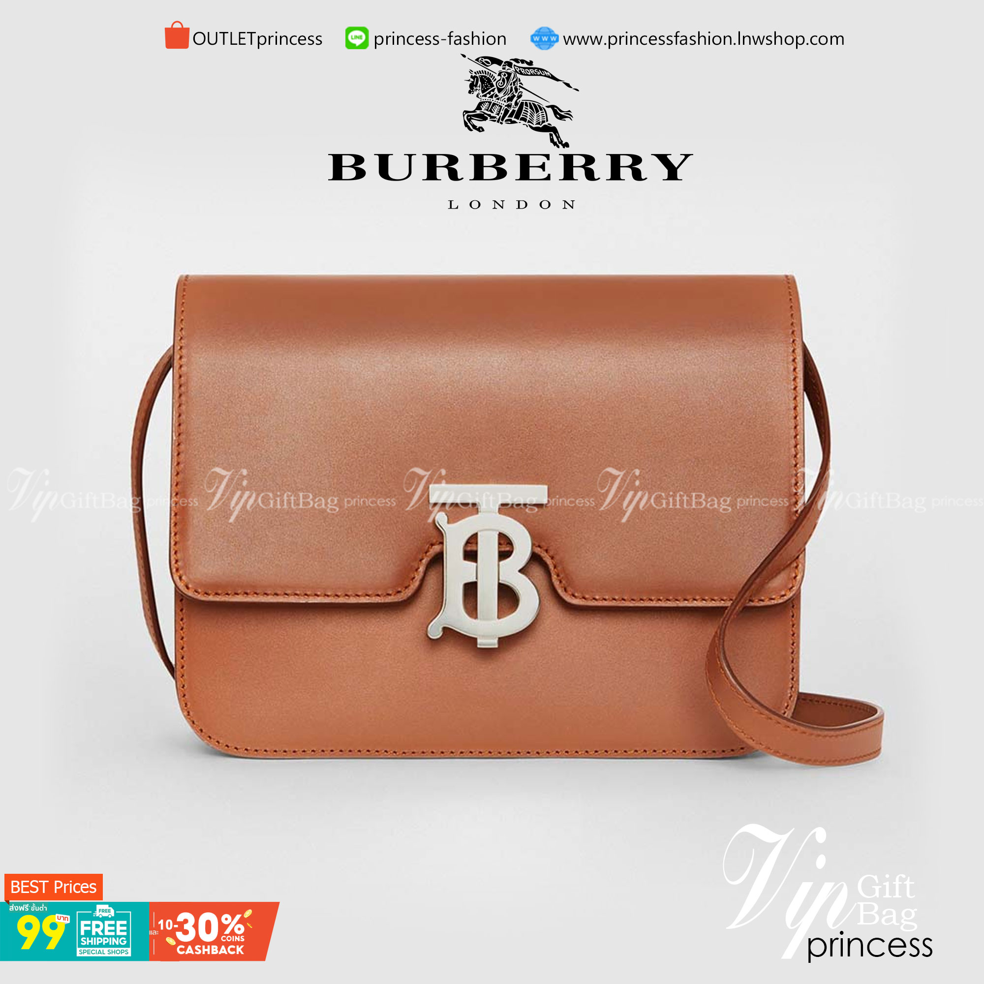 BURBERRY FRAGRANCES CROSSBODY BAG VIP GIFT WITH PURCHASE (GWP) กระเป๋าสะพายพรีเมี่ยมกิ๊ฟ Limited Edition จากน้ำหอม BURBERRY DUTY FREE วัสดุ Calfskin หนังเรียบสวยอยู่ทรงดีไซน์ยอดนิยมประดับโลโก้แบรนด์ทองด้านหน้า เปิดปิดด้วยฝาปิดสัญลักษณ์ตัวB ภายในมีช่องแบ่ง