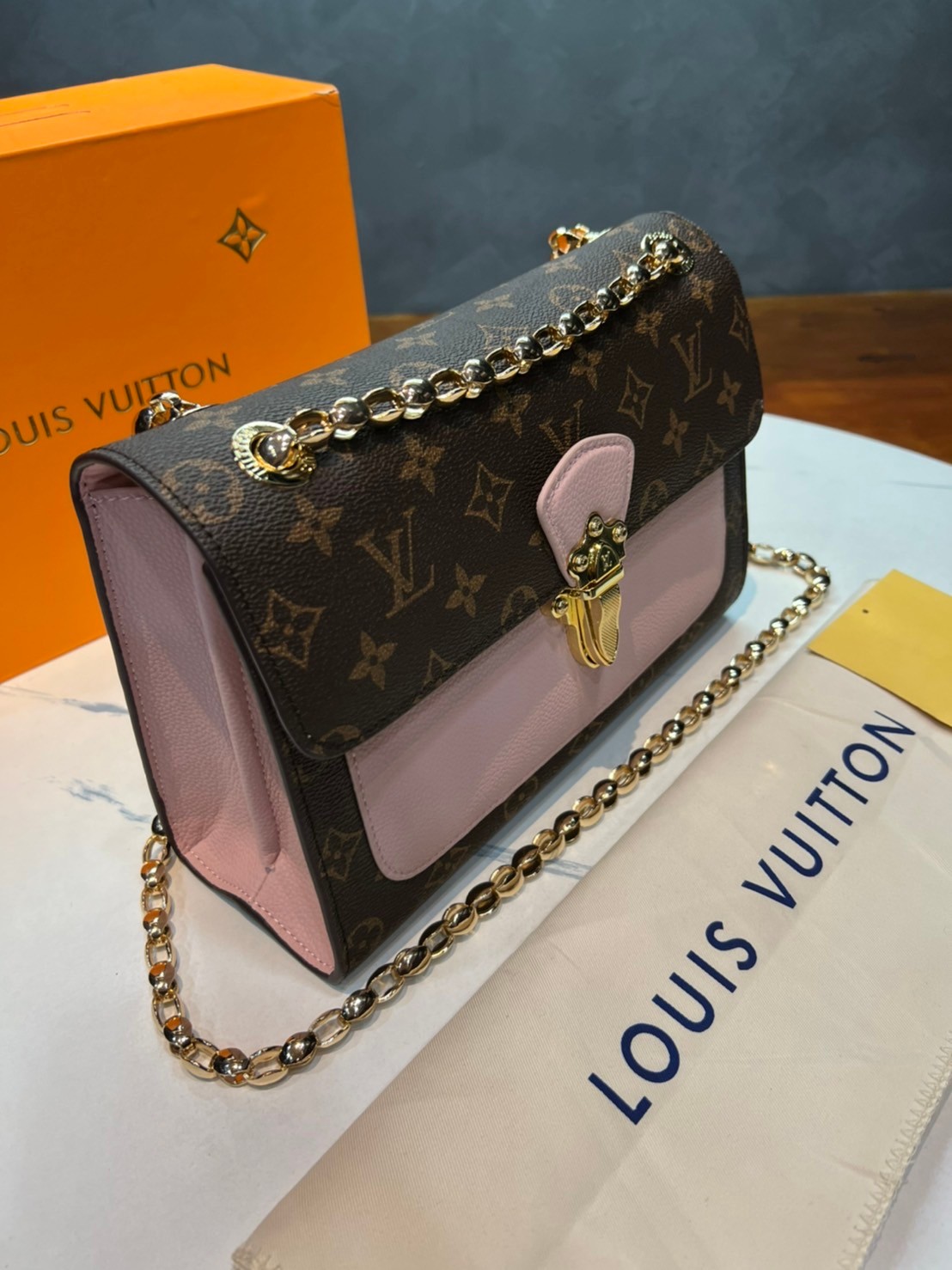 หนังแท้ LOUIS VUITTON VICTOIRE BAG พร้อมส่งที่ไทย