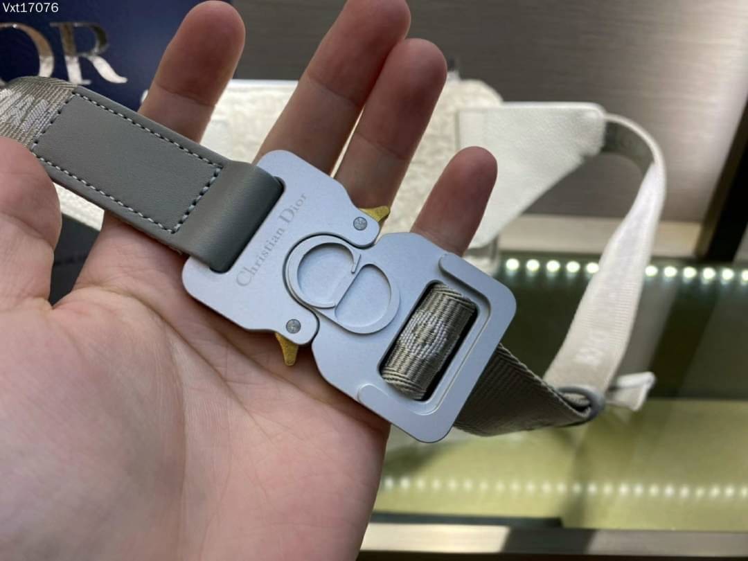 CHRISTIAN DIOR BEIGN AND OBLIQUE JACQUARD SADDLE BELT BAG / Dior Belt Bag เกรดใช้งานสลับของแท้ เกรดออริจินอล ภาพสินค้าถ่ายจากงานขายจริง ใช้งานต่างประเทศได้