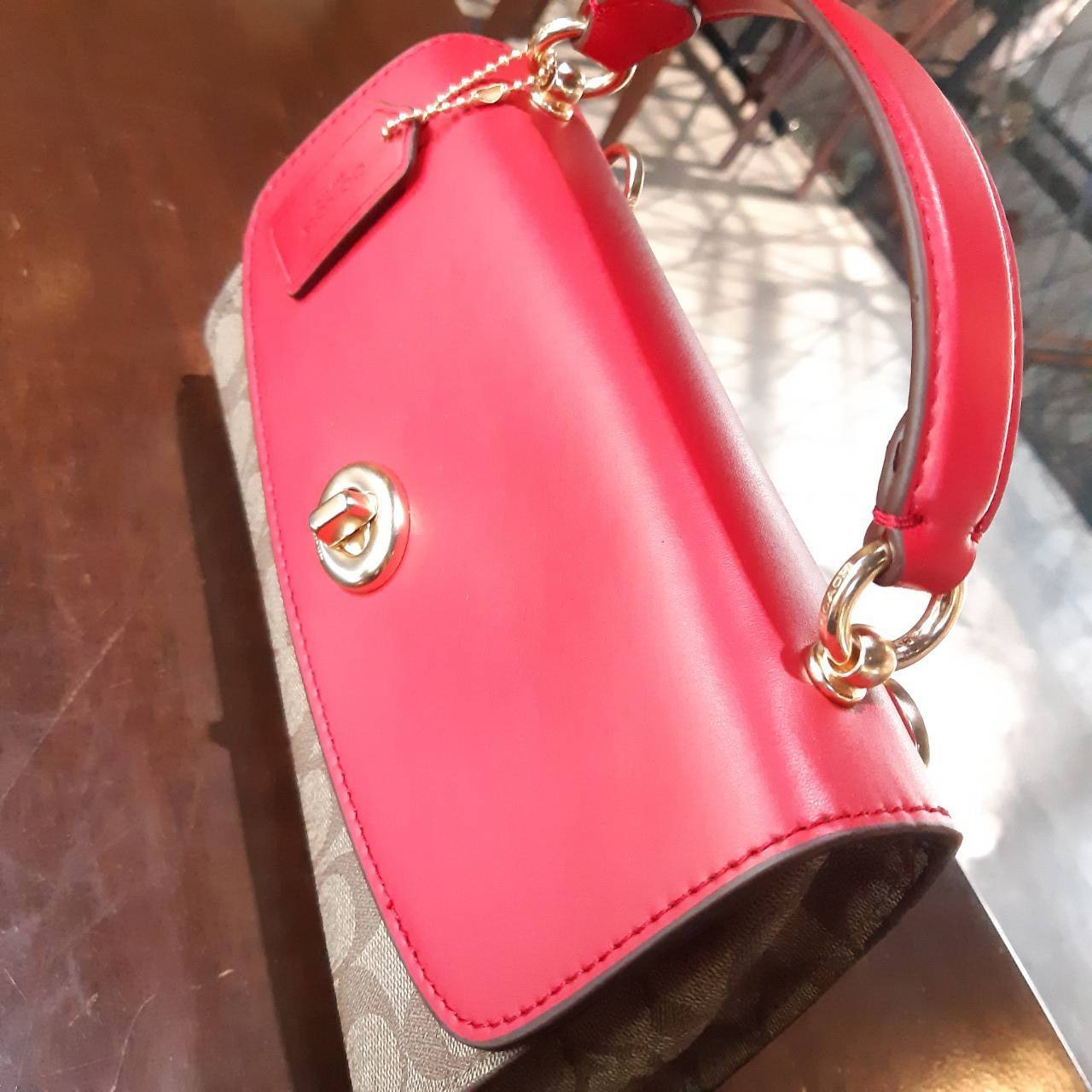 COACH TILLY SATCHEL 23 IN SIGNATURE CANVAS ((C1802//C1439/C1435)) กระเป๋า crossbody สวยหรู ขนาดใหม่ พร้อมสีมาใหม่!! ดีไซน์ย้อนยุค วัสดุหนังแคนวาสเคลือบลายสลับหนังแท้ มาพร้อมหูจับในตัว และสาย crossbody ปรับได้ตามตัว เปิด-ปิดด้วยตัวบิดล็อค ภายในโล่ง บุกำมะห