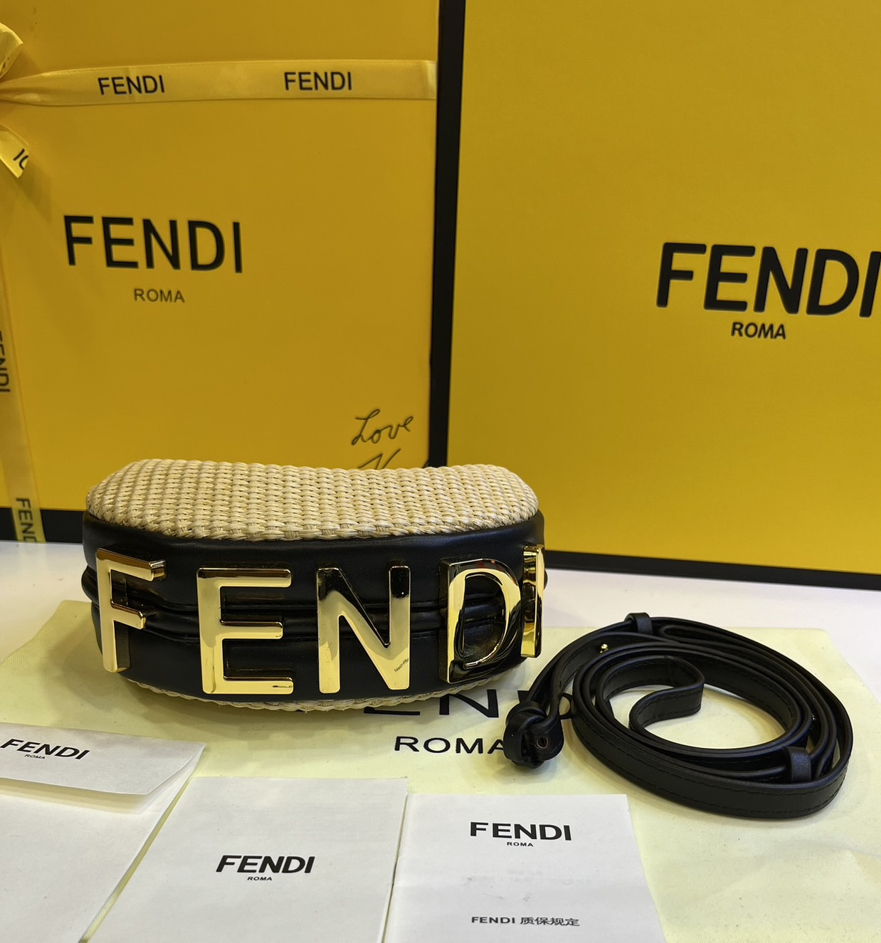 FENDI Nano Fendigraphy Natural raffia charm / Fendi hobo bag 20cm พร้อมส่ง กระเป๋าสะพายไหล่เฟนดิ Natural straw รุ่นใหม่ สวยหรู **สินค้าเกรดออริจินอล 1:1 สลับแท้