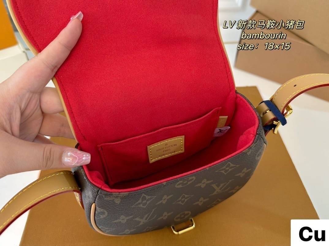 LV Tambourine Monogram Crossbody Bag กระเป๋าสะพายทรงสวย ดีไซน์คลาสสิควินเทจ งานหนังแคนวาสตัดสลับหนัง สายสะพายในตัวปรับได้ ถือเป็น clutch ออกงานก็ได้ ดูแพงมากๆ