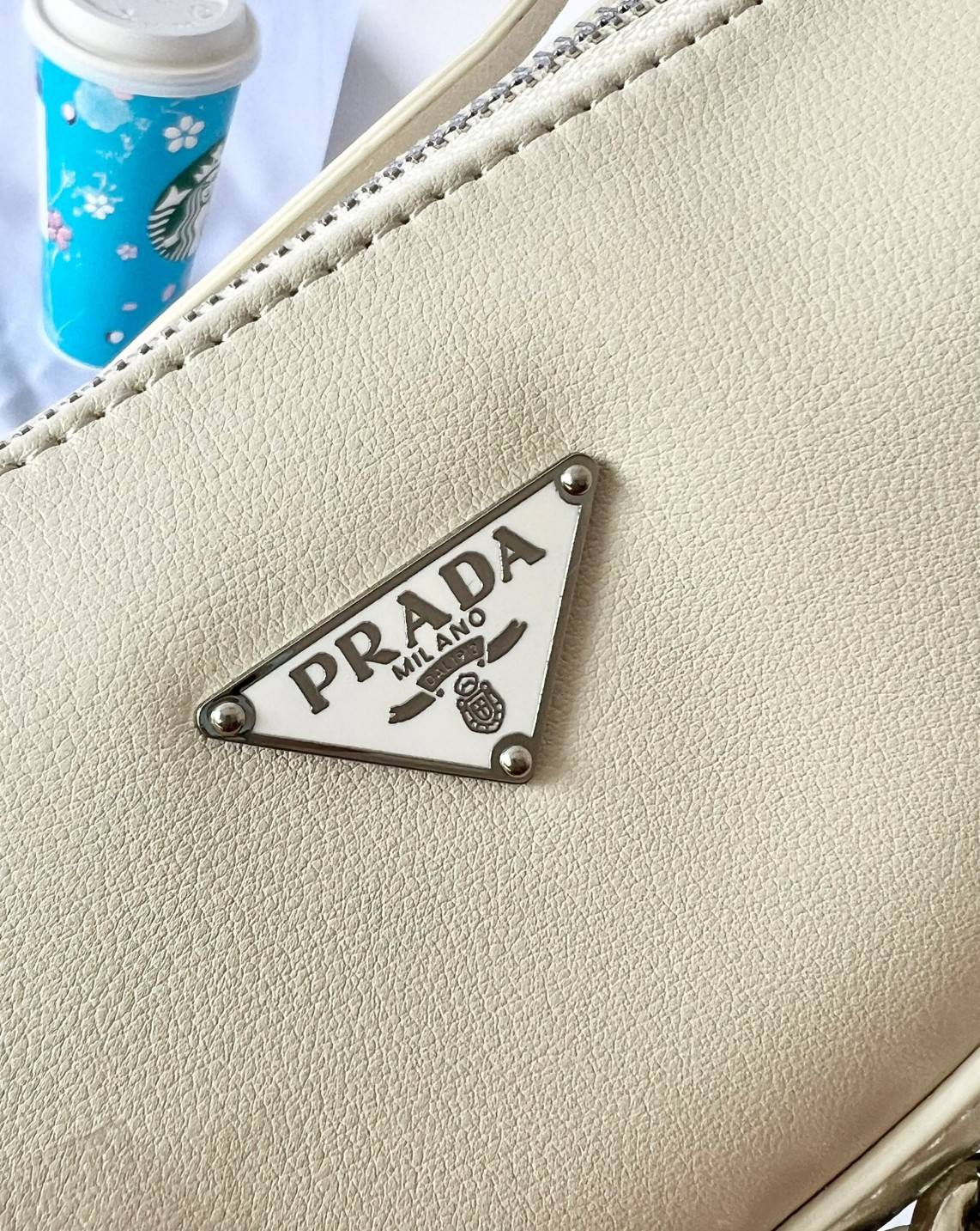 PRADA LEATHER SHOULDER BAG พร้อมส่งที่ไทย 📌เข้าใหม่ สวยหนักมากก จำนวนจำกัดค่ะ! ใบเดียวเอาอยู่ตลอดวันเลยค่ะ!