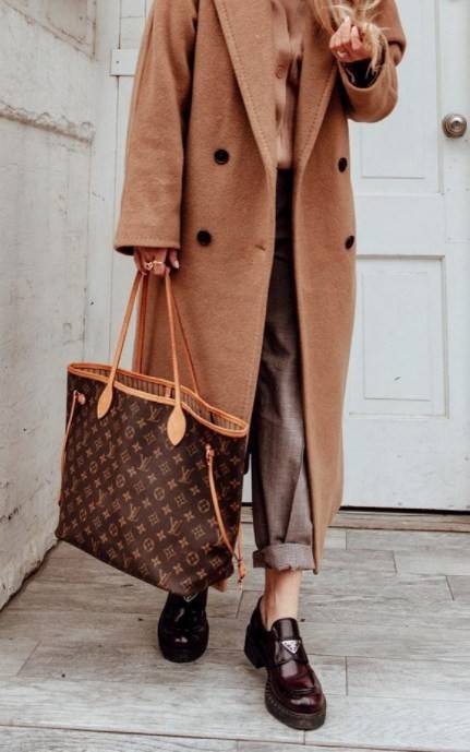 VIP 】LOUIS VUITTON NEVERFULL MM พร้อมส่ง มาพร้อมใบลูก สุดคุ้มค่าา❗️ กระเป๋าหิ้ว//คล้องไหล่ ใบใหญ่ ทรงสุดฮิตจาก LV premium gift เคาเตอร์ ตปท. หนังแท้ นิ่มลายLV ทั้งใบสวยงามค่ะ ปากกระเป๋ามีตัวคล้อง ภายในกระเป๋กว้างมากๆ สาวๆที่สัมภาระเยอะหายห่วงเลยค่ะ