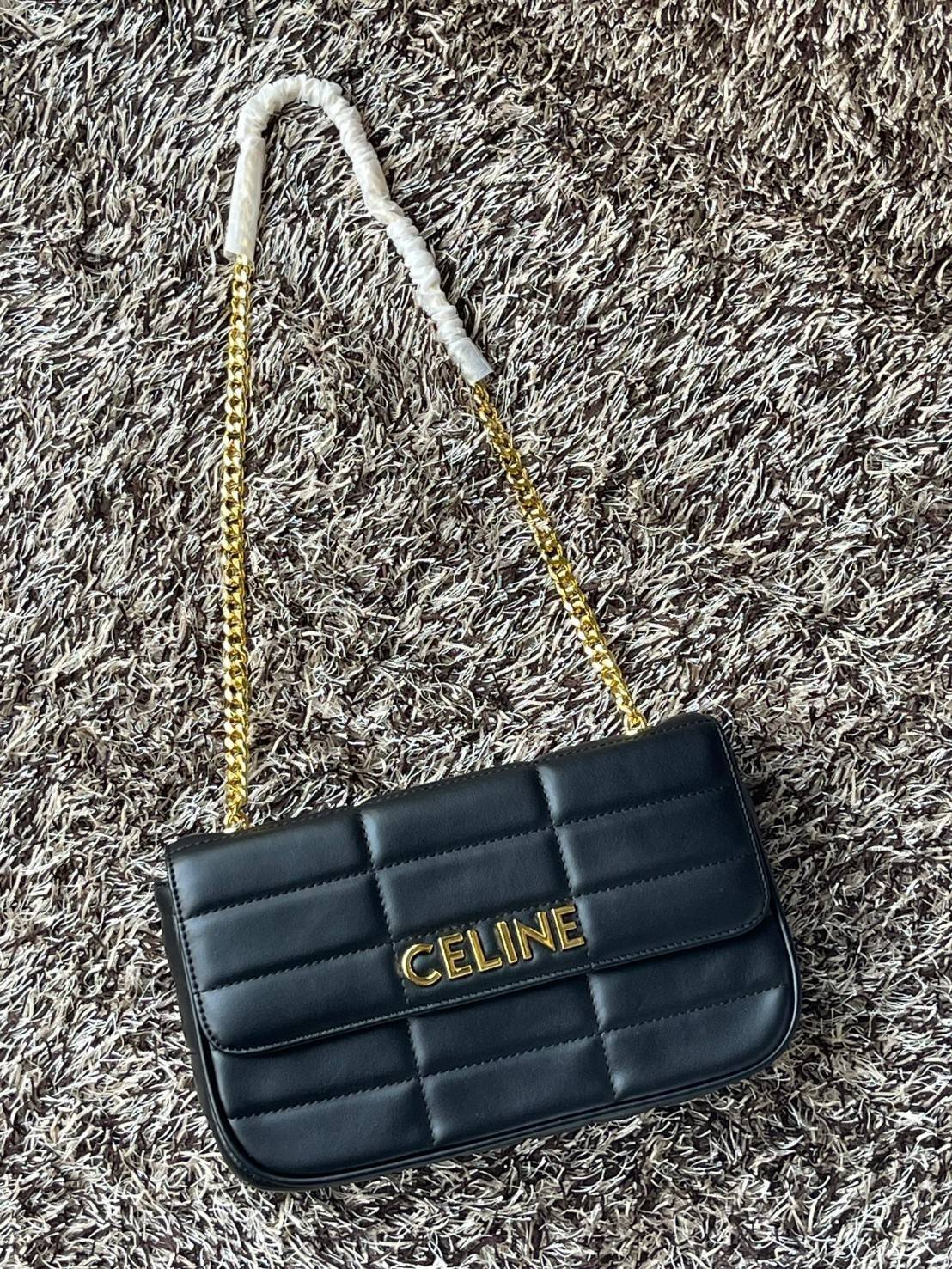 CELINE CHAIN SHOULDER BAG MATELASSE MONOCHROME CELINE in Quilted Goatskin กระเป๋าเทรนด์กระเป๋าสุดฮอตแต่ยังคงความคลาสสิก