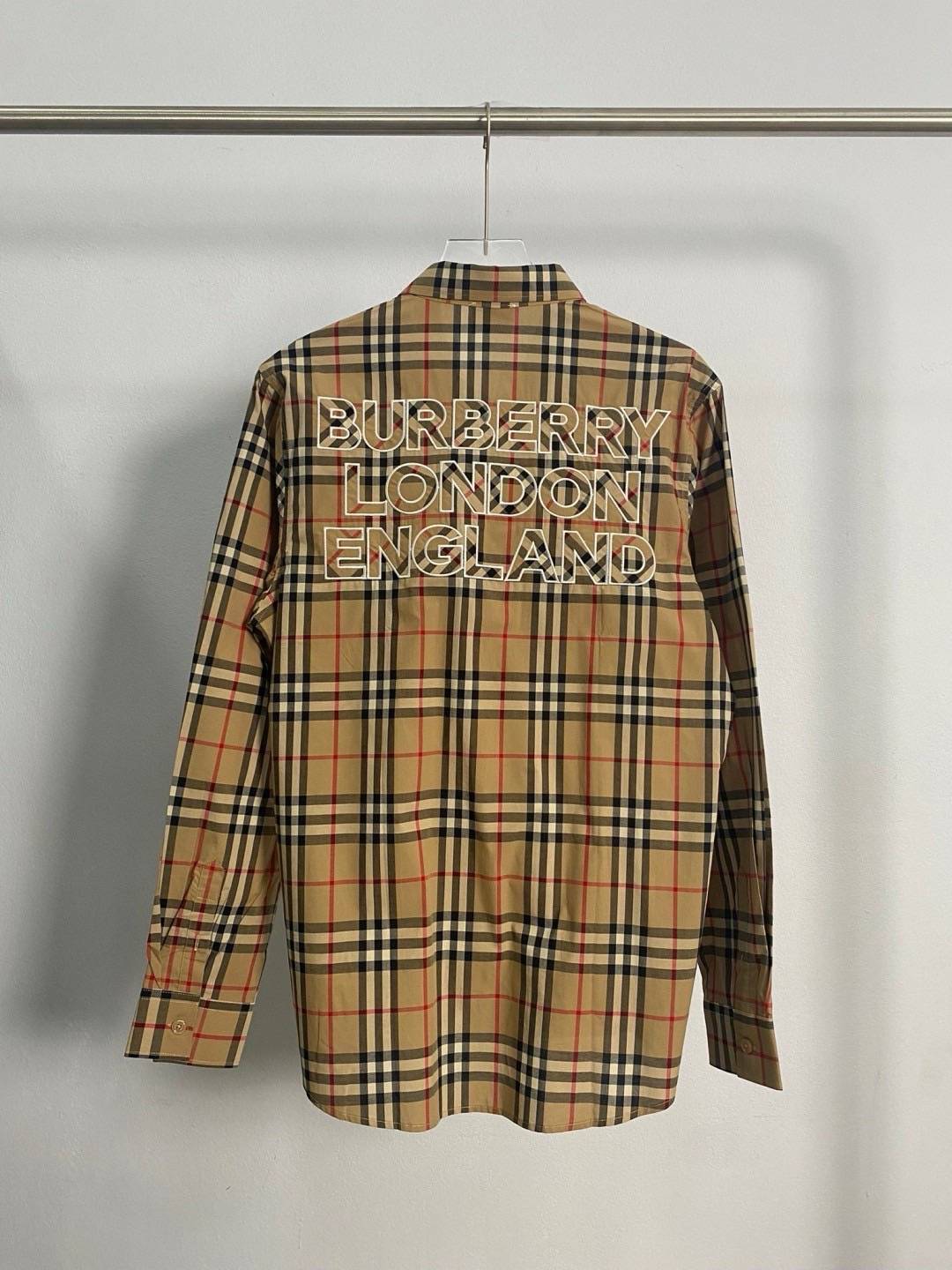 BURBERRY Shirt งานปักละเอียดมากๆ VIP 1:1 แนะนำให้ต้องมีเป็นเจ้าของ เสื้อเชิ้ตงานแบรนด์เนื้อผ้าอย่างดีงานนำเข้าจากโรงงานเทียบแบรนด์ เกรดท็อปออริจินอล เกรดดีสุด เทียบแท้ พร้อมป้ายแท็ก