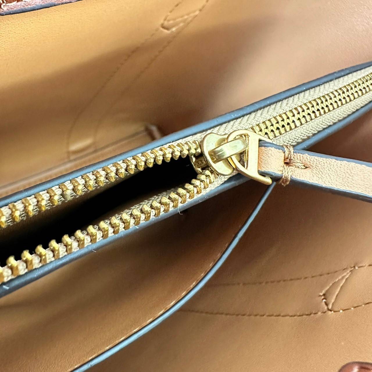 TORY BURCH small Perry canvas tote bag กระเป๋าคล้องแขนและสะพายไหล่ทรงโท้ท คอลเลคชั่นใหม่ล่าสุด สวยหรูลุคคุณนาย