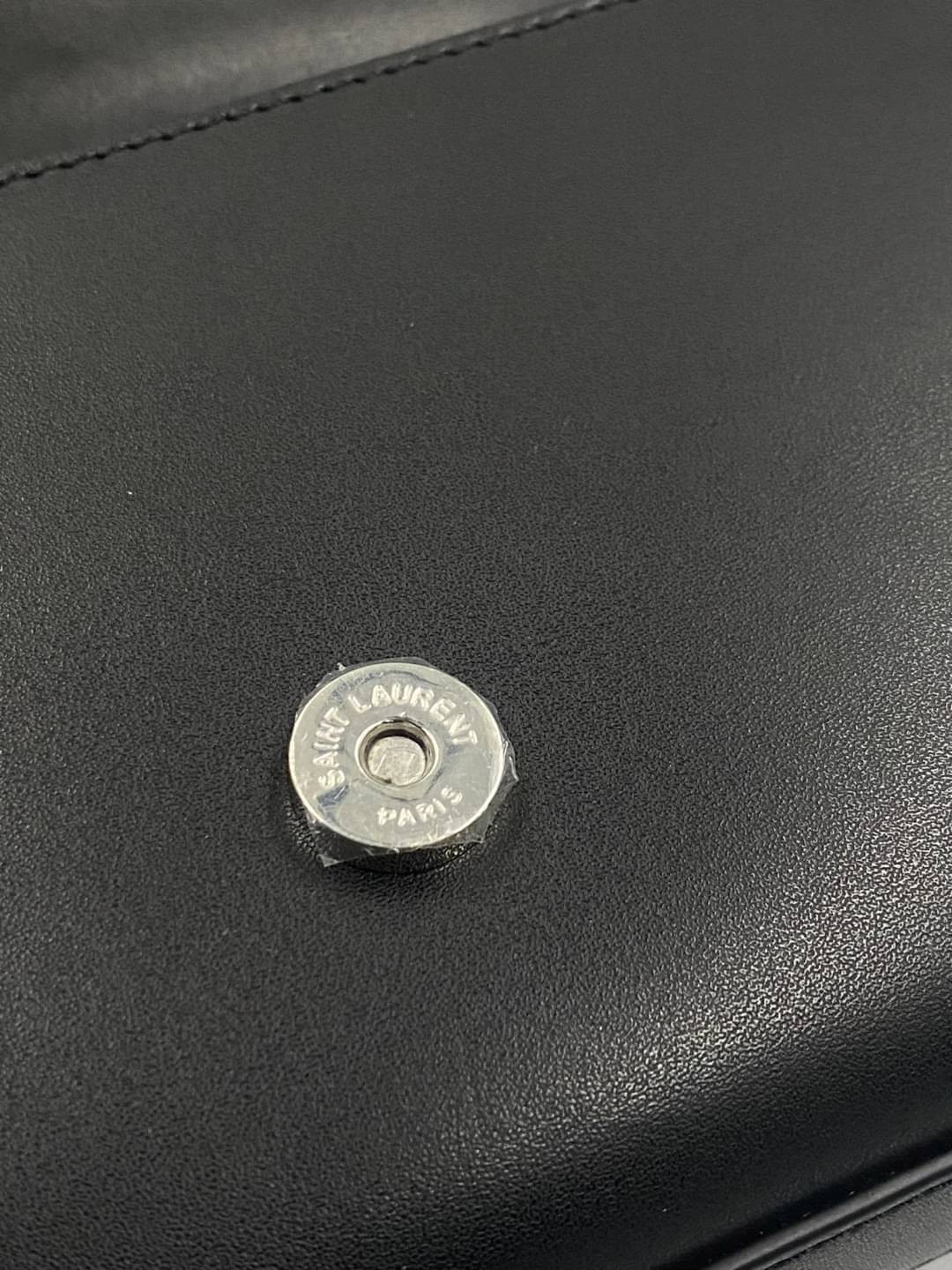 VIP 】หนังแท้ YSL Saint Laurent Monogram Kate Leather Shoulder Bag พร้อมส่งที่ไทย!! รุ่นหนังเรียบ อะไหล่เงิน CLASSIC SAINT LAURENT MONOGRAM SHOULDER BAG DECORATED WITH METAL YSL INITIALS AND CHAIN TASSEL, FEATURING A CHAIN SHOULDER STRAP.