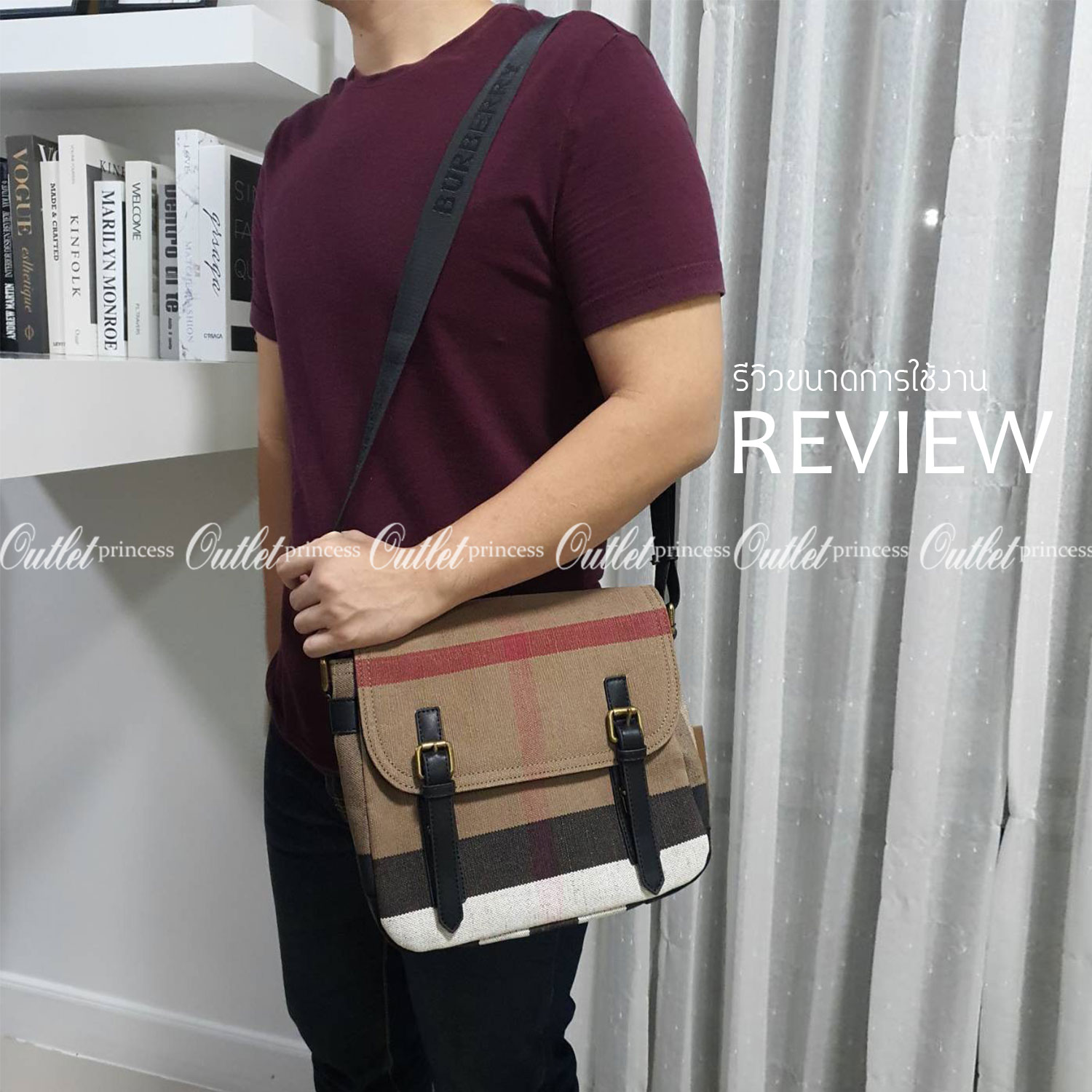 พร้อมเป็นของขวัญ มอบให้คุณผู้ชายแล้วค่ะ สำหรับ BURBERRY MASSENGER VINTAGE BAG VIP GIFT WITH PURCHASE (GWP) พรีเมี่ยมกิ๊ฟ Limited Edition จากBURBERRY วัสดุผ้าแคนวาสโทนสีสุภาพ คลาสสิค ด้ายหลังมีช่องกระดุมใหญ่ ตัวกระเป๋าเปิดปิดด้วยตัวล็อค ภายในมีช่องแยก2ช่อง