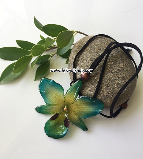 Orchid Dendrobium Black eye Necklace