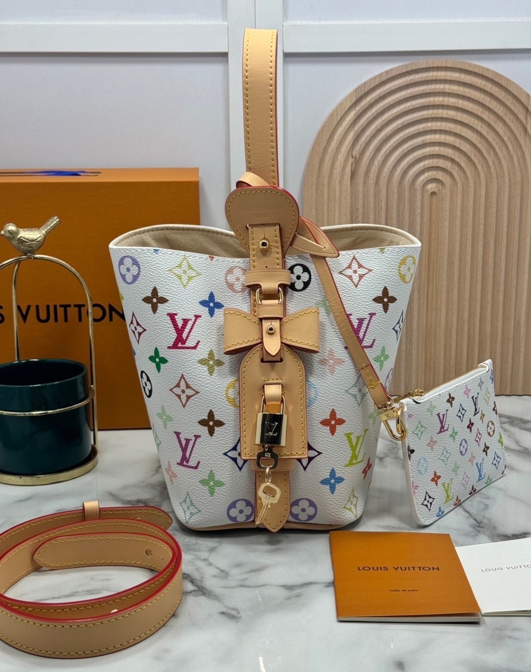 TOP ORI หนังแท้ | LV x TM All In BB Multicolor กระเป๋าทรงบัคเก็ตที่มาแรงมากๆตอนนี้ รุ่นลิมิเต็ดแต่งแต้มดีเทลเปี่ยมชีวิตชีวา แคนวาสโทนสีสดใสดีไซน์ใหม่จากพาเลตต์สีเอกลักษณ์