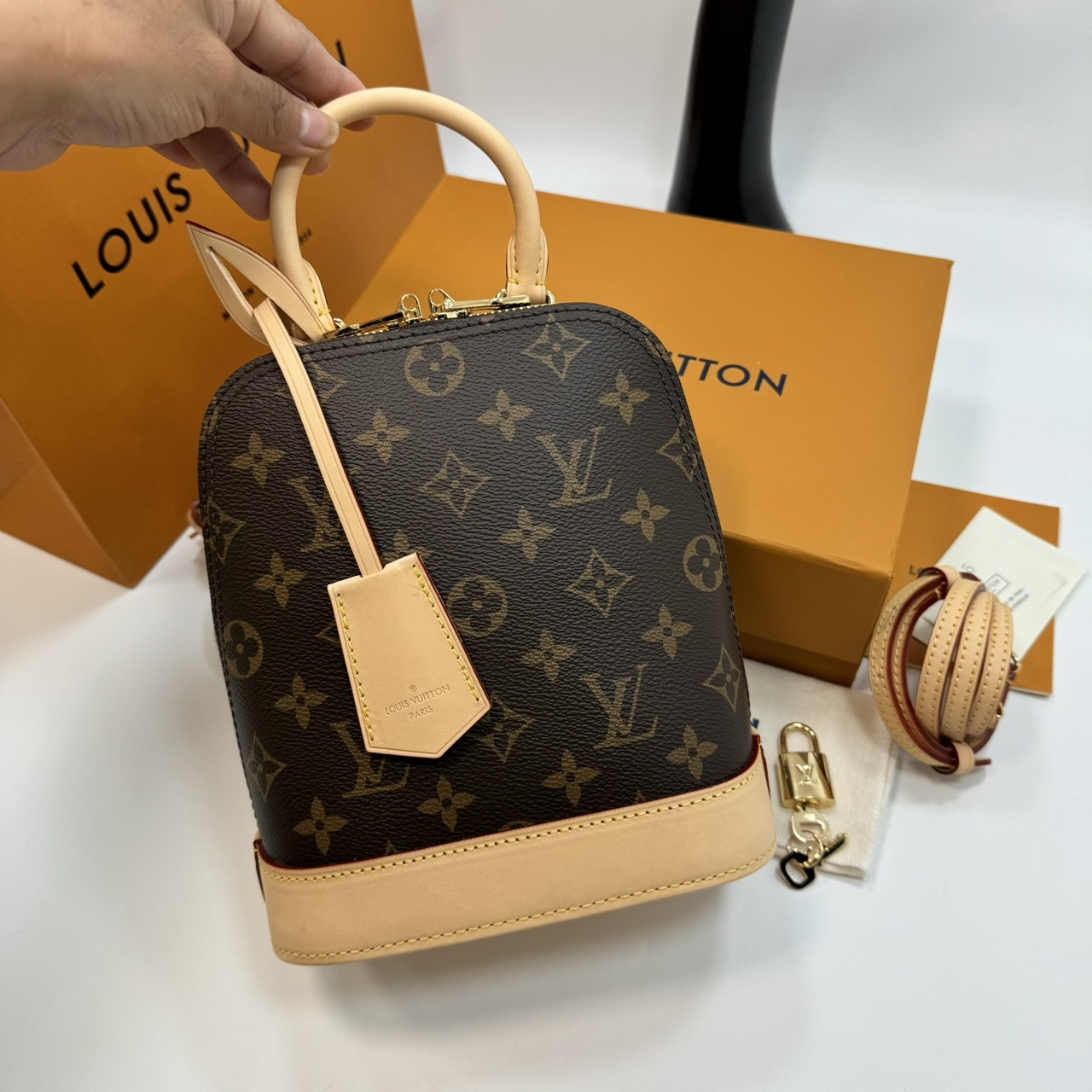 LV Alma Backpack Monogram Canvas กระเป๋าสะพายเป้ลายโมโนแกรม เกรดออริ ท็อป 1:1 เกรดแคนวาสแท้อย่างดี ลายคมชัด ใช้งานต่างประเทศได้