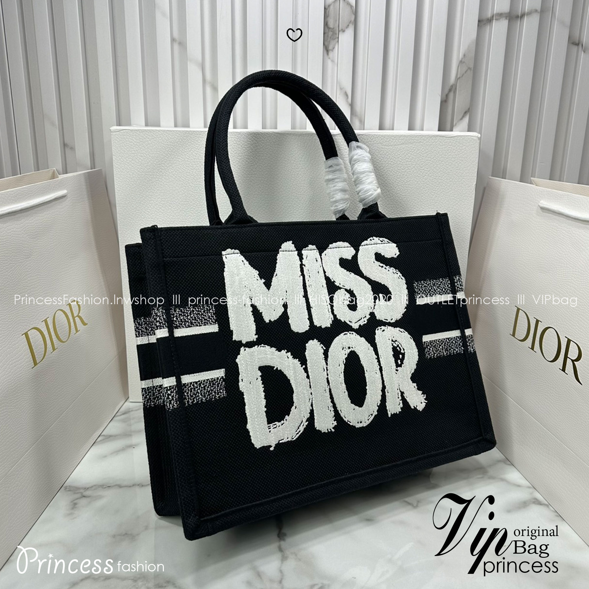 ORI หนังแท้ | Dior BookTote Black Miss Dior Embroidery Tote Bag กระเป๋าทรงโท้ทคอลใหม่ โทนดำคลาสสิก สวยงามและหรูหรา