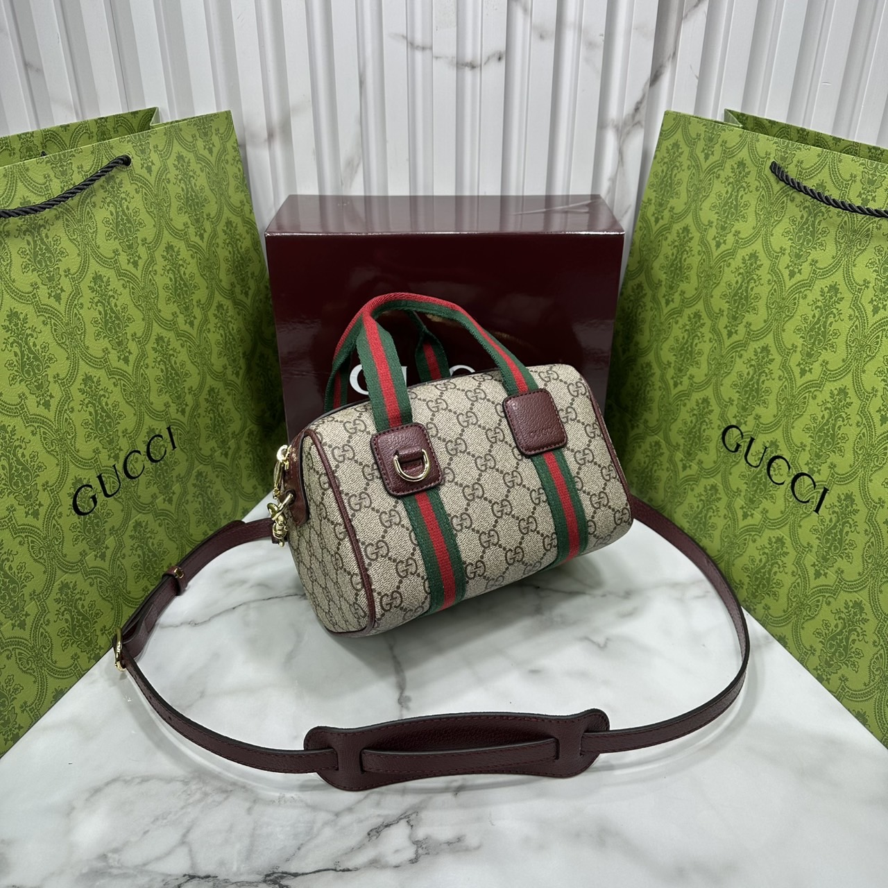 ORI หนังแท้ | GUCCI Mini GG handbag Soft Supreme 20cm / GUCCI Keepall Bag กระเป๋าสะพายทรงหมอนใบเล็ก สไตล์นี้ตีความรูปทรงกระเป๋าบอสตันโฉมใหม่ด้วยรายละเอียดผ้าแคนวาสแถบ Web