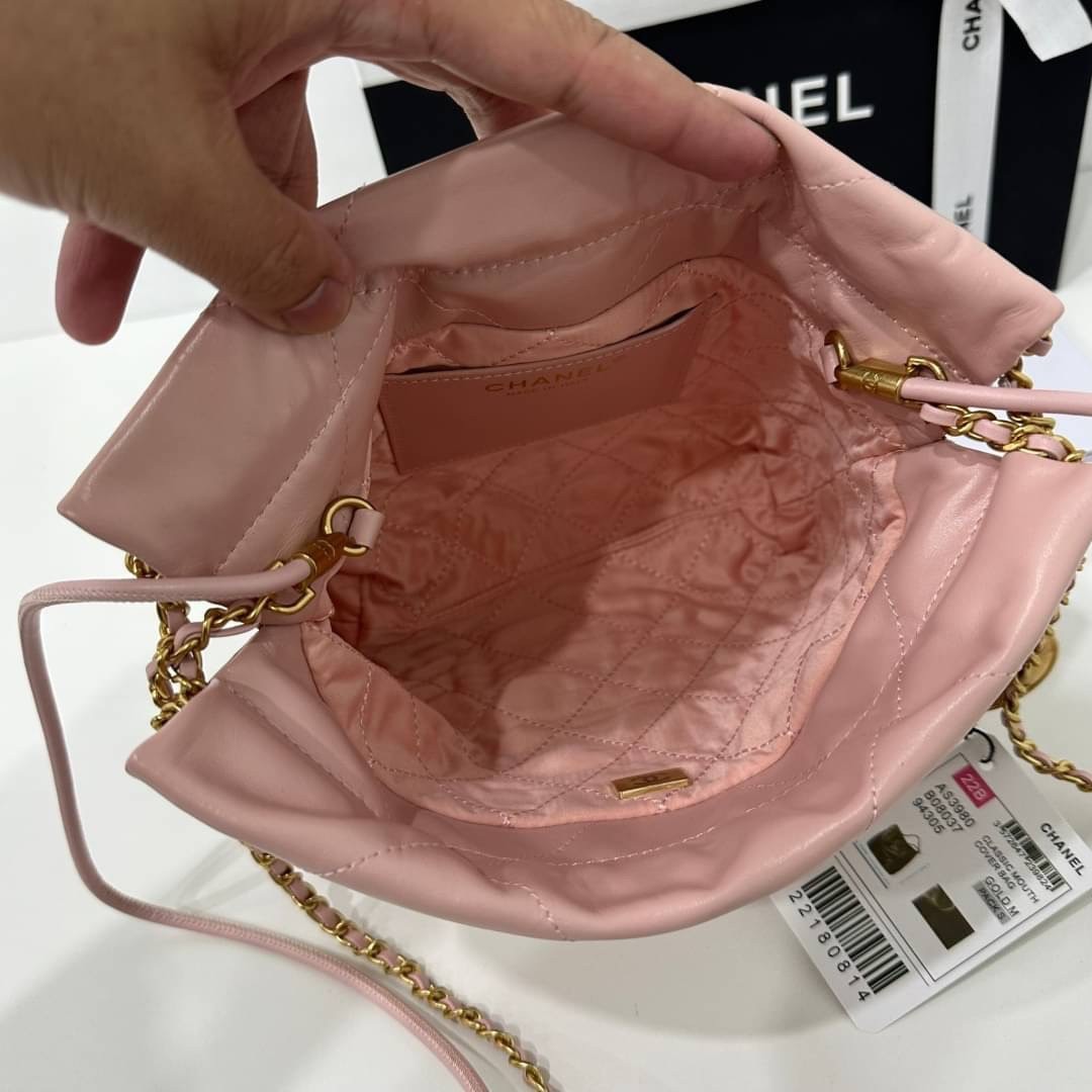 CHANEL 22 MINI HANDBAG Shiny Calfskin & Gold-Tone Metal พร้อมส่ง เกรดออริจินอล สลับของแท้ ใช้งานต่างประเทศได้ ภาพถ่ายจากงานขายจริง
