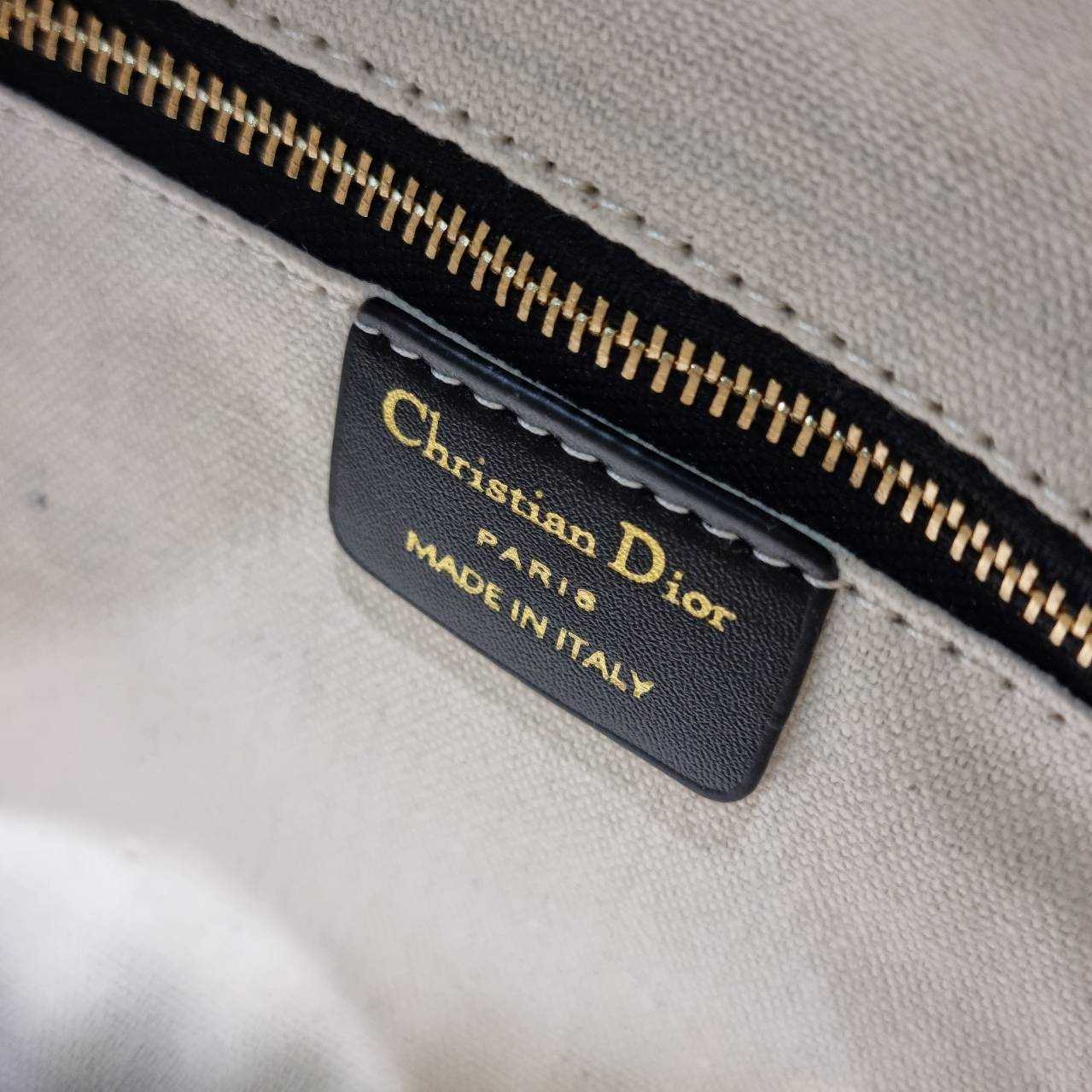 DIOR Groove 20 Bag / Dior Keepall Oblique Jacquard กระเป๋ารุ่นใหม่สุดคลาสสิค ดูดีและมีเทส รูปทรงหมอนยอดฮิต เกรดวีไอพี ไฮเอน 1:1 ใช้งานต่างประเทศได้