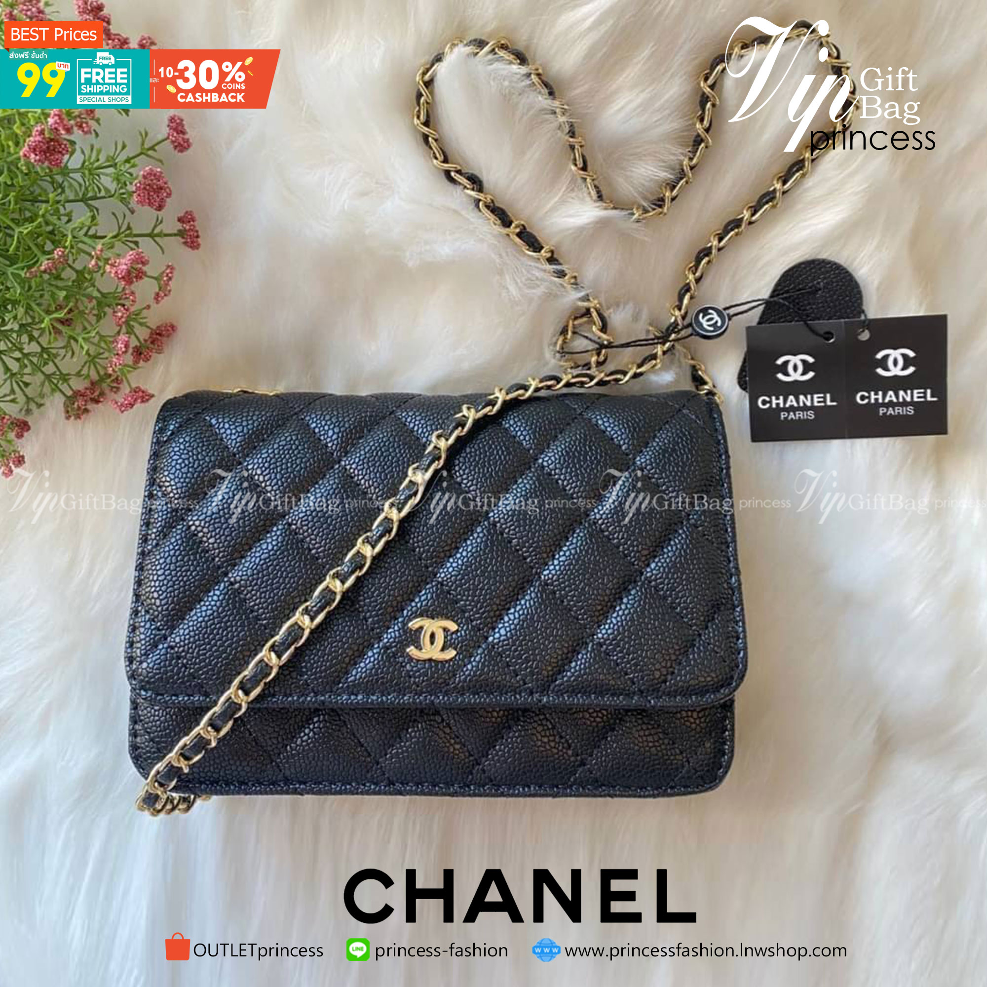 Chanel รุ่น Limited edition วัสดุหนังลายคาเวียร์ เนื้อนุ่ม อยู่ทรงคุณภาพดีตามแบบฉบับของแบรนด์ ขนาดกำลังดี น้ำหนักเบา ด้านหน้ามีโลโก้แบรนด์อะไหล่หรู มีช่องใส่บัตร ใส่ของจุกจิก เปิดปิดด้วยฝาปิดกระดุม ซับในหนัง ตัวจริงสวยมากๆถูกใจรีบจองนะคะ Premium Gift แท้ 