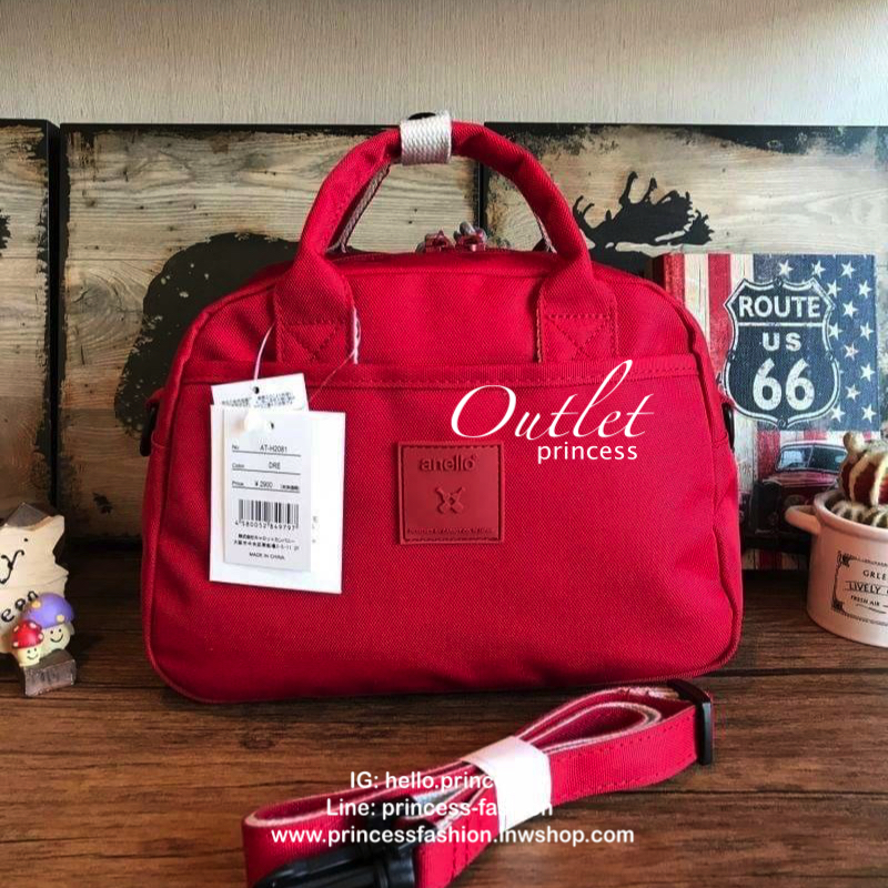 Anello 2Way mini boston Bag คอลเลคชั่นสีทูโทนสดใสต้อนรับลมร้อน กับกระเป๋าถือหรือสะพายข้าง วัสดุผ้าแคนวาสตัดสีทูโทน ที่หูจับมีตัวล้อคสาย มีฐานกว้างตั้งอยู่ทรง เหมาะกับการใช้งานที่สะดวกสบาย มีช่องใช้งานทั้งภายในและภายนอก ใส่ได้ทั้งกระเป๋าสตางค์ทรงยาว มินิไอ